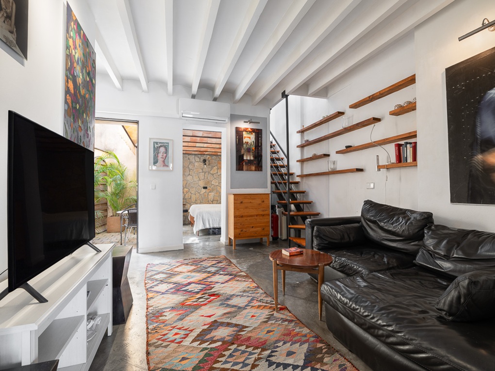 Acogedor piso parecido a una casa con terrazas en una zona tranquila