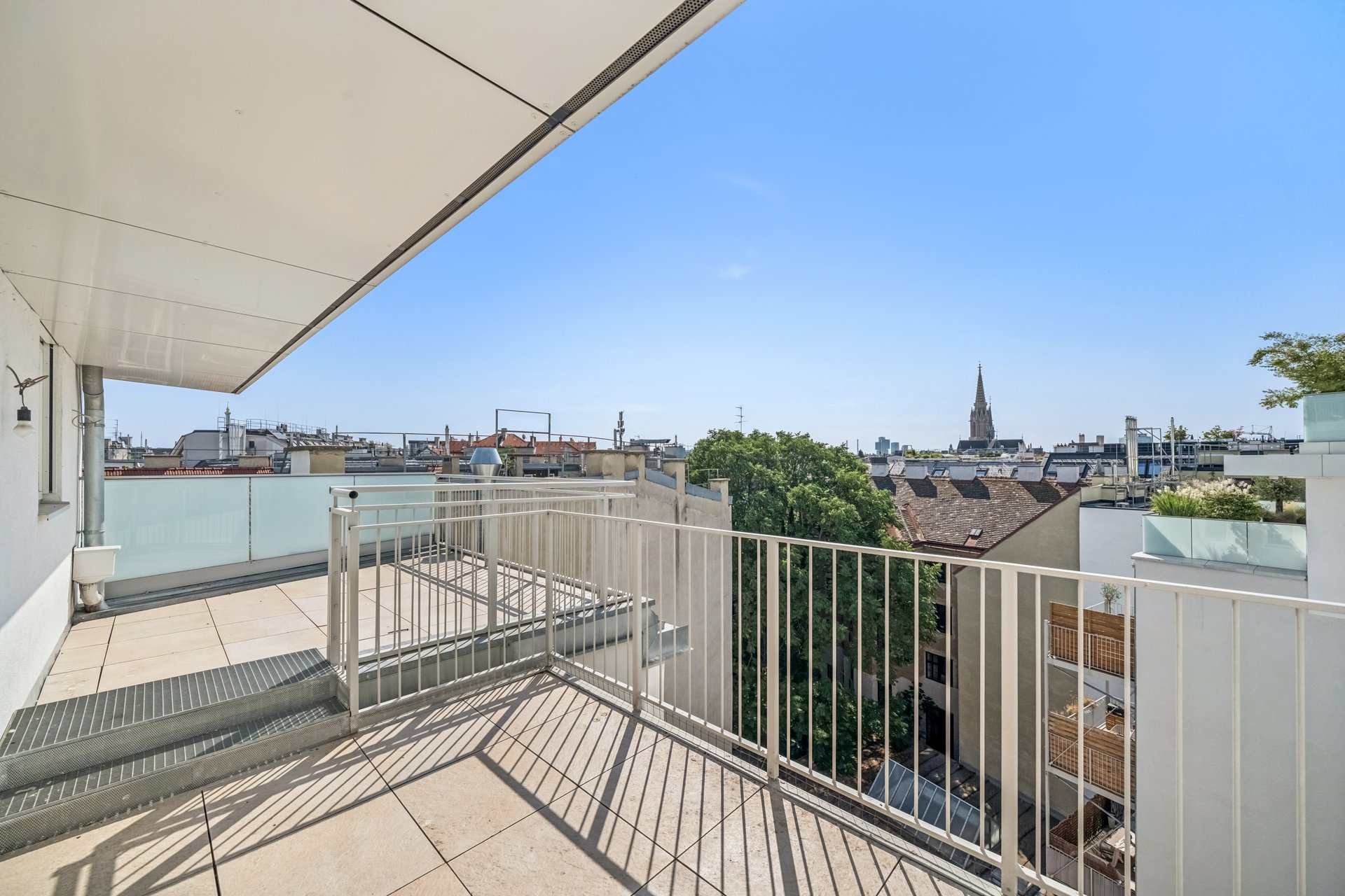 Sunny penthouse apartment with terrace and breathtaking views