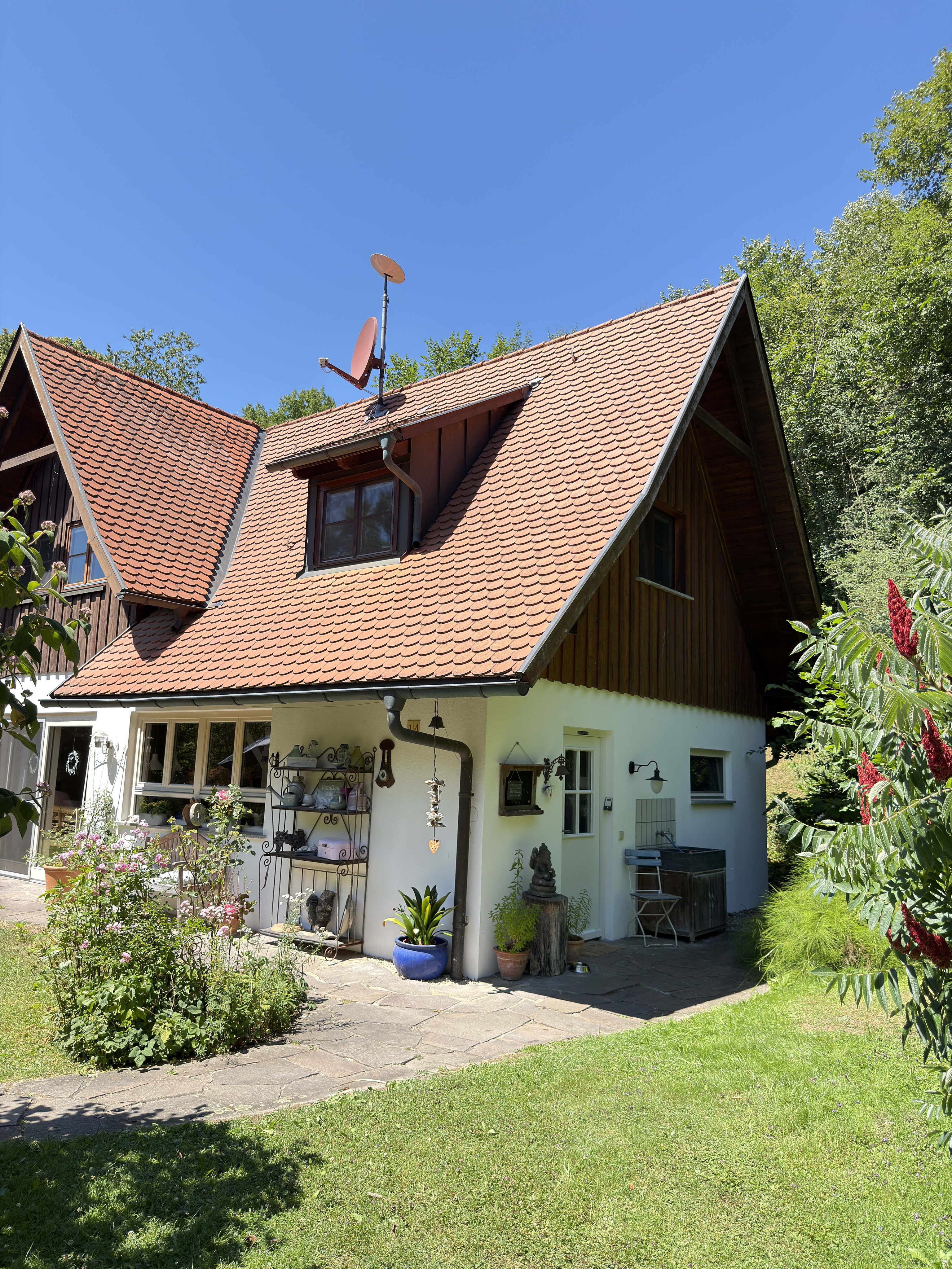 Großzügiges Wohlfühlhaus - Kleinod - in Bergatreute: 7,5 Zimmer, Kamin, Südwest-Balkon, Terrasse & Garten – lichtdurchflutet, modernisiert und ruhig im Grünen nahe Ravensburg & Bodensee