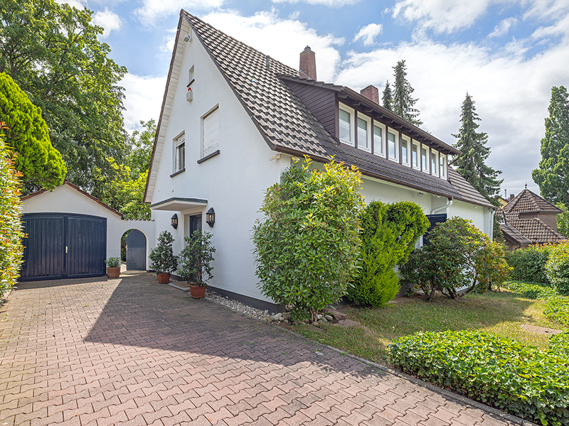Ellerhöhe Bad Homburg: schöne Familienvilla auf idyllischem Grundstück