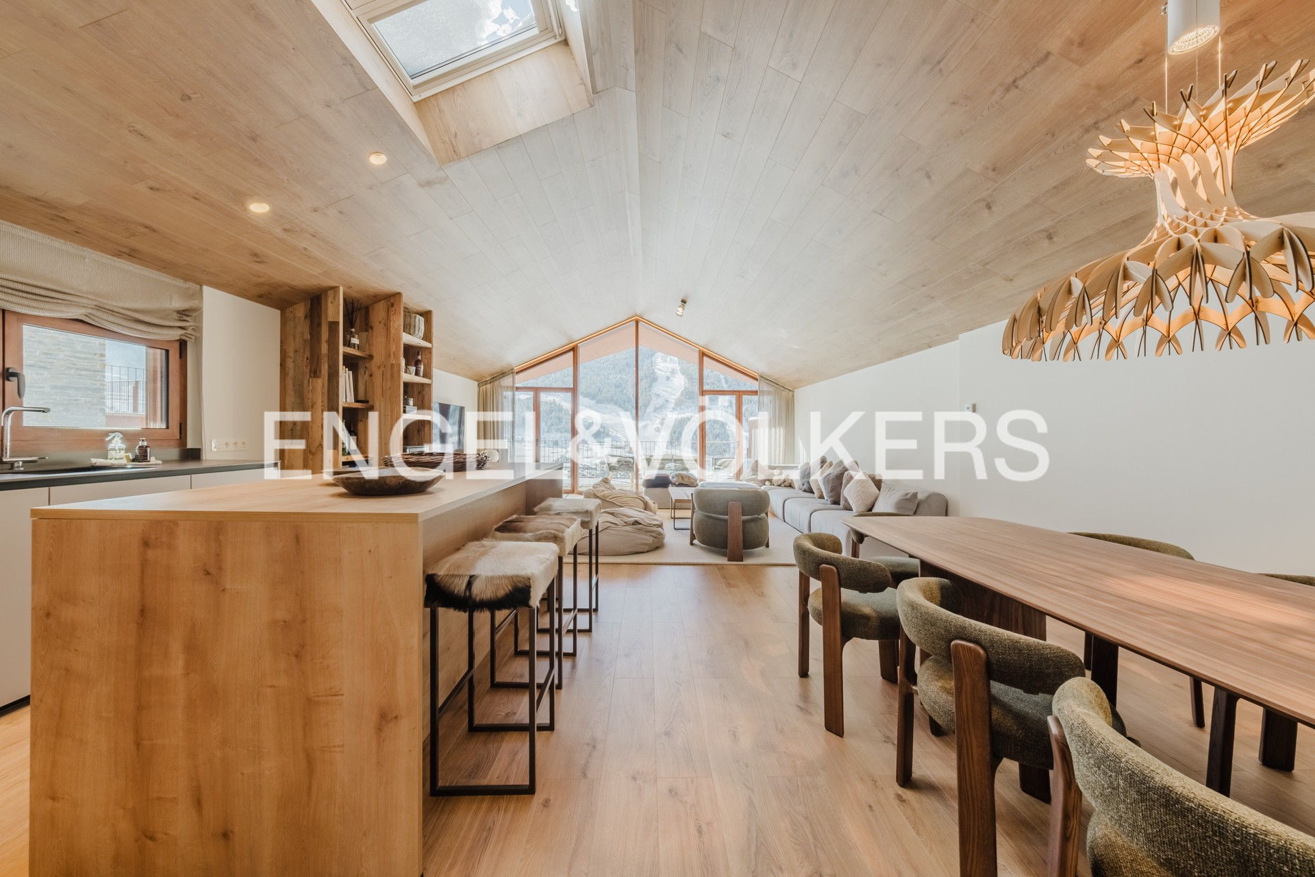 Alpine luxury: chalet with panoramic views and terraces