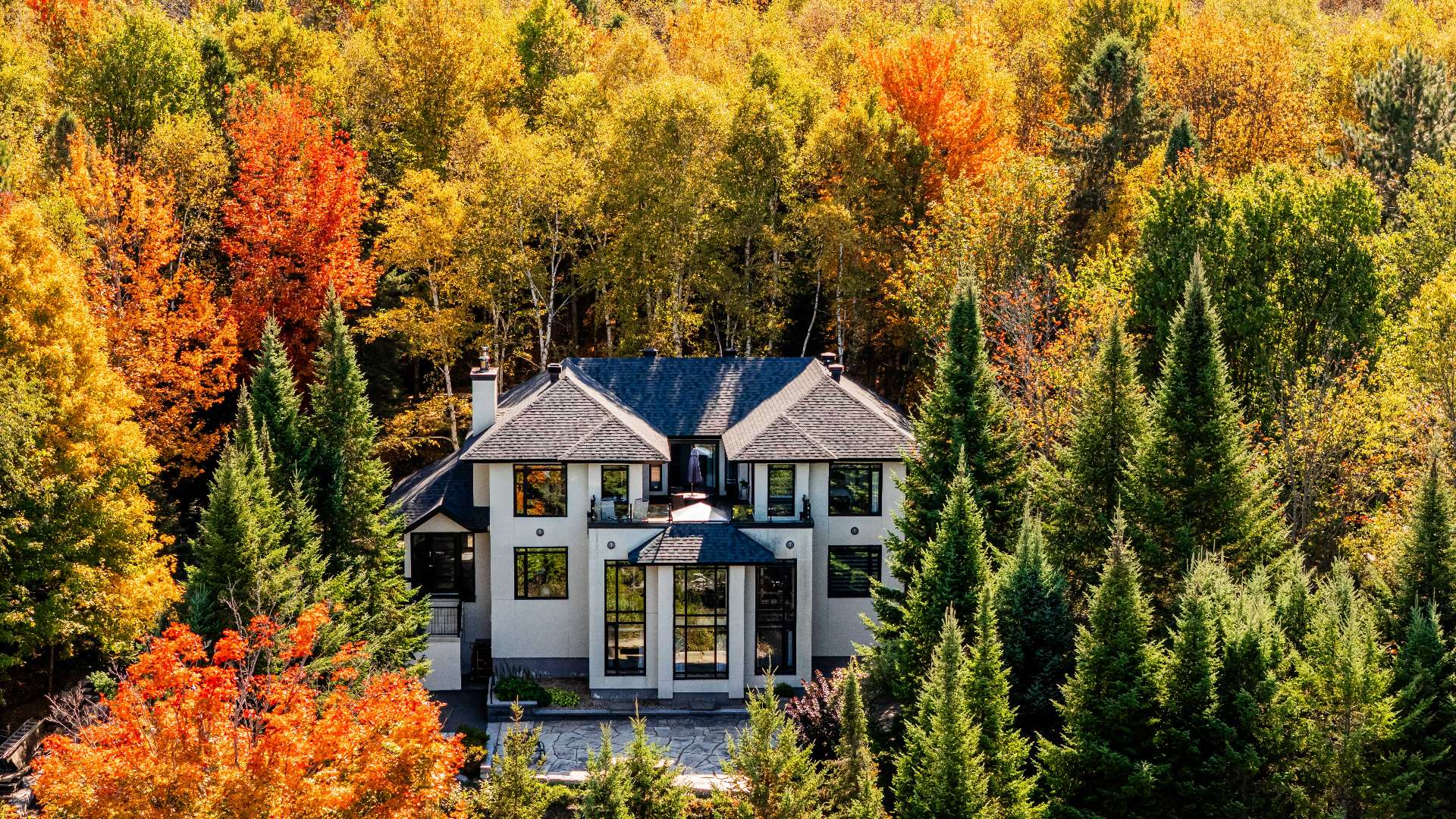 Panoramic Valley Views, Golf Access, Ski Proximity