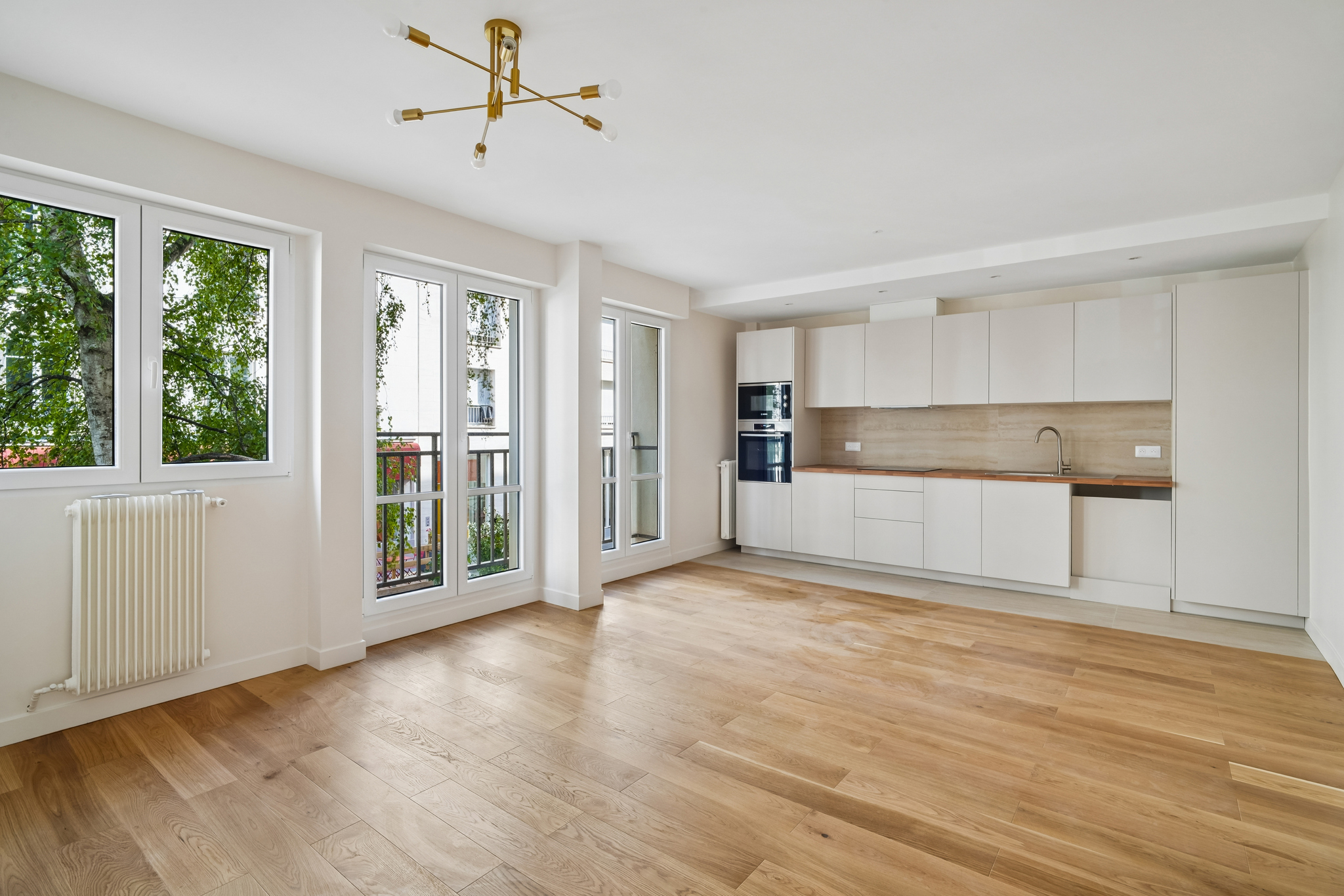 PARIS 15TH – 4 ROOMS – 3 BEDROOMS – FULLY RENOVATED