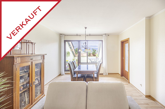 **VERKAUFT**Gepflegte Dach-ETW (3 ZKB) in gesuchter Lage mit Loggia, Blick und Stellplatz!