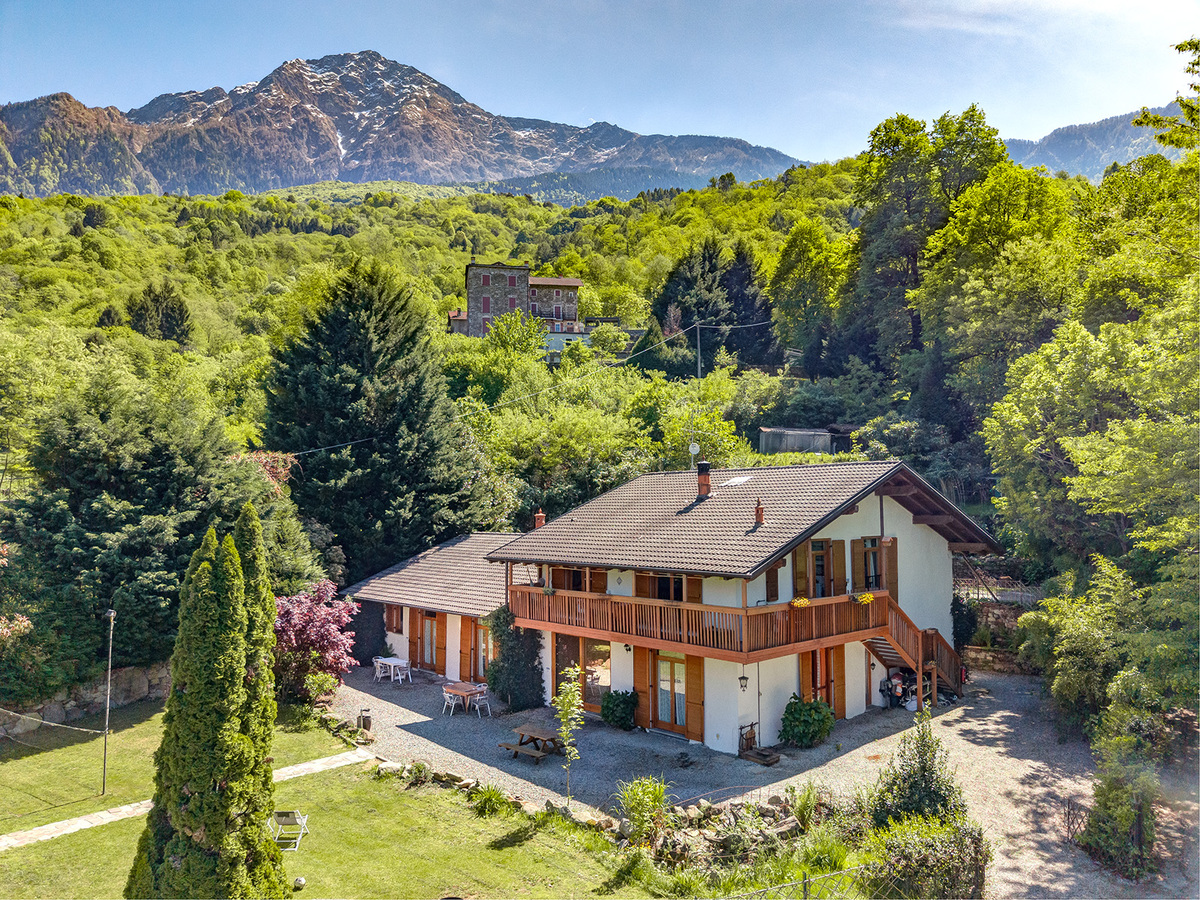 Spacious villa with garden, perfect for a property investment