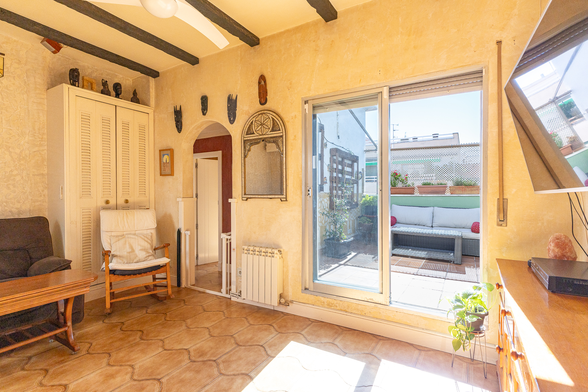 Penthouse with magnificent square terrace in Chamberí