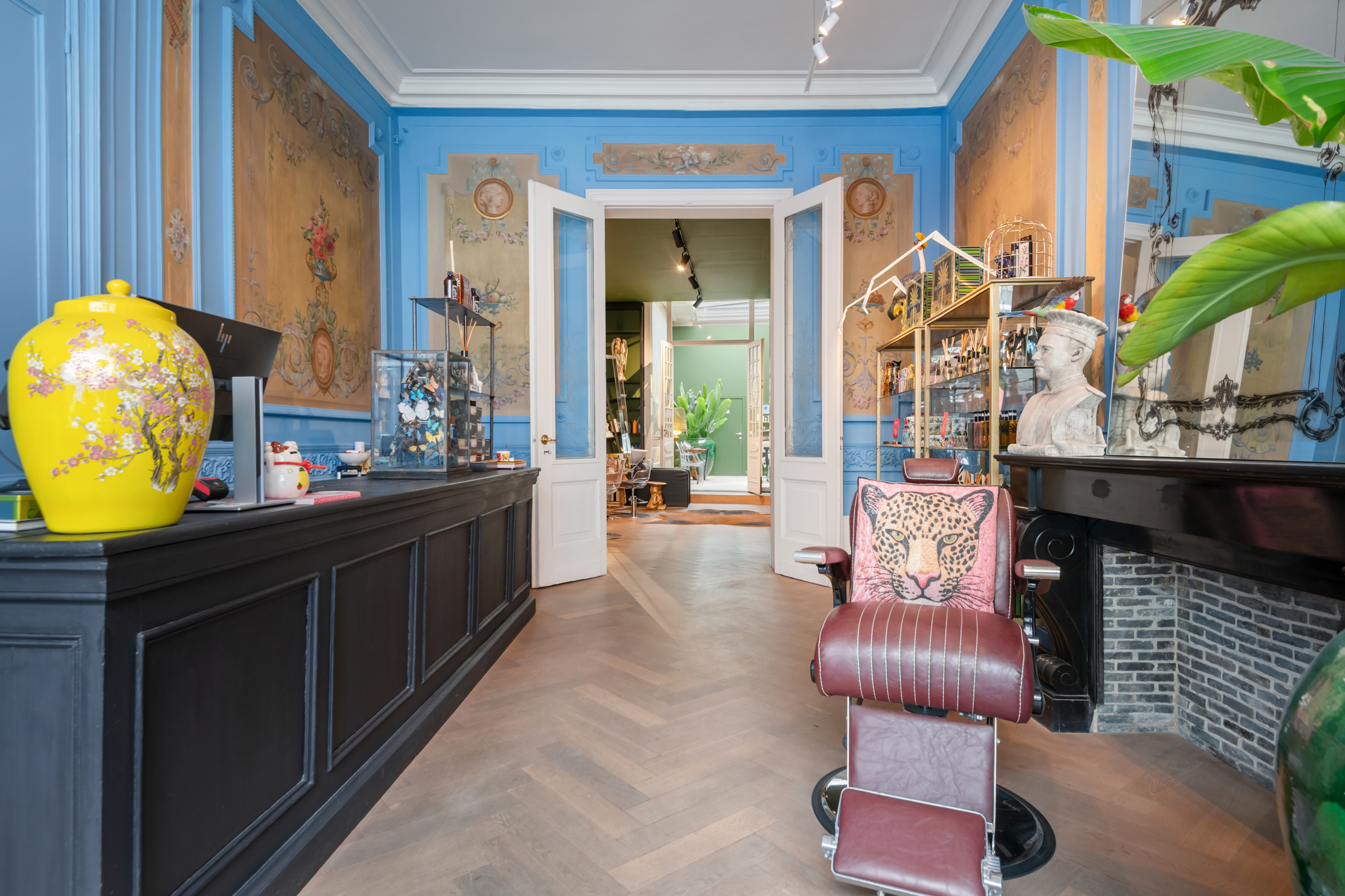 Authentic commercial ground floor in a prime location!