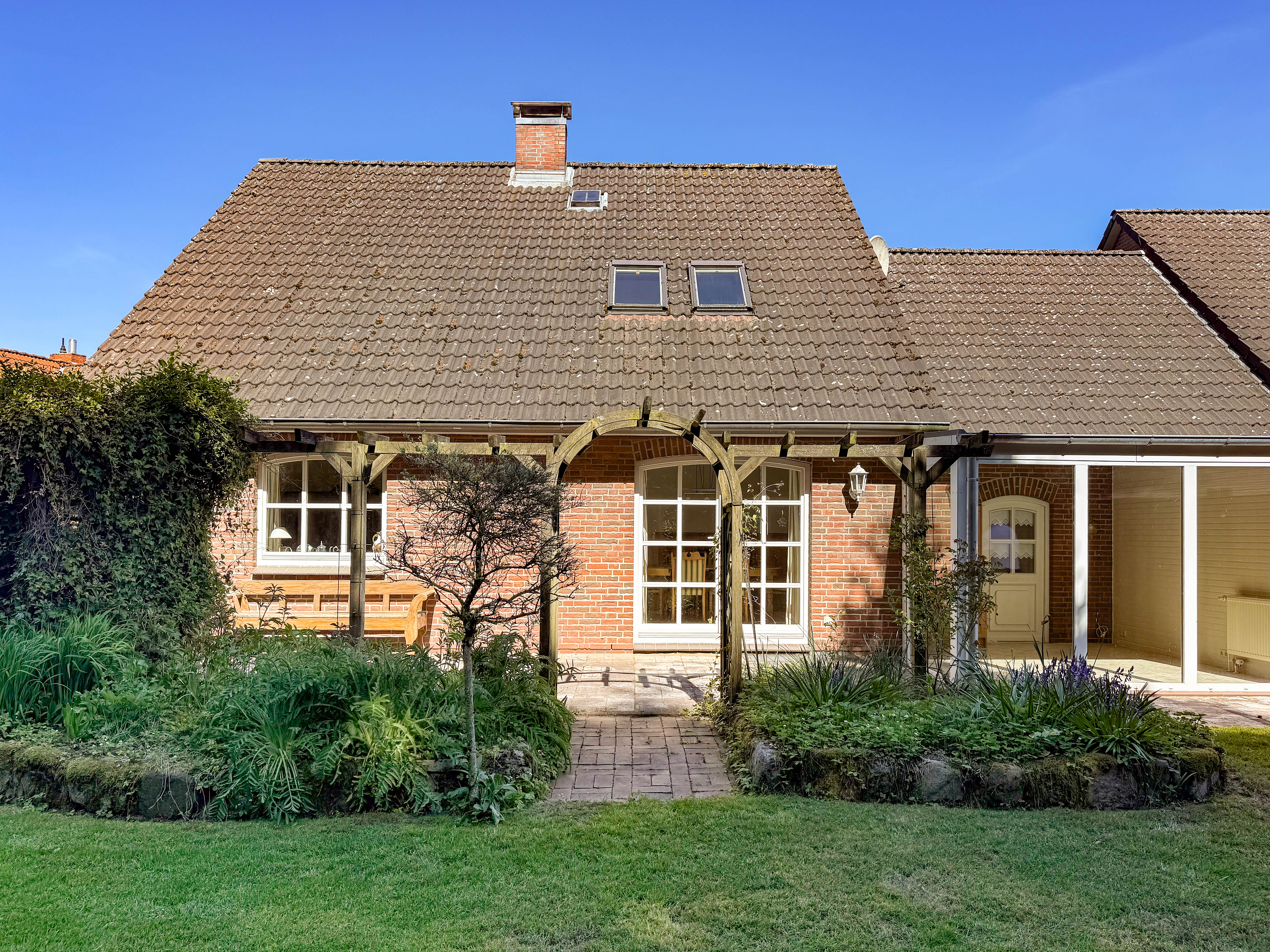 Familienfreundliches Haus in schöner Lage mit Kamin, Wintergarten und Vollkeller