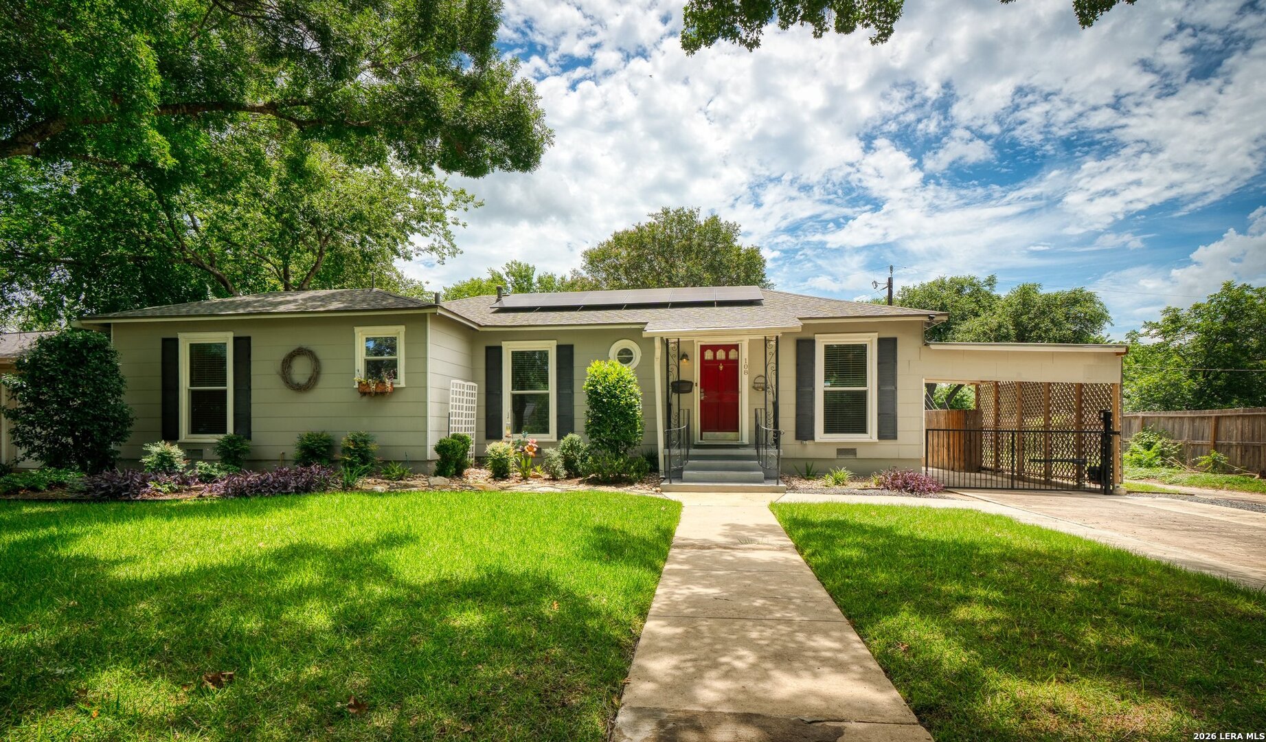 Charming Retreat with Casita