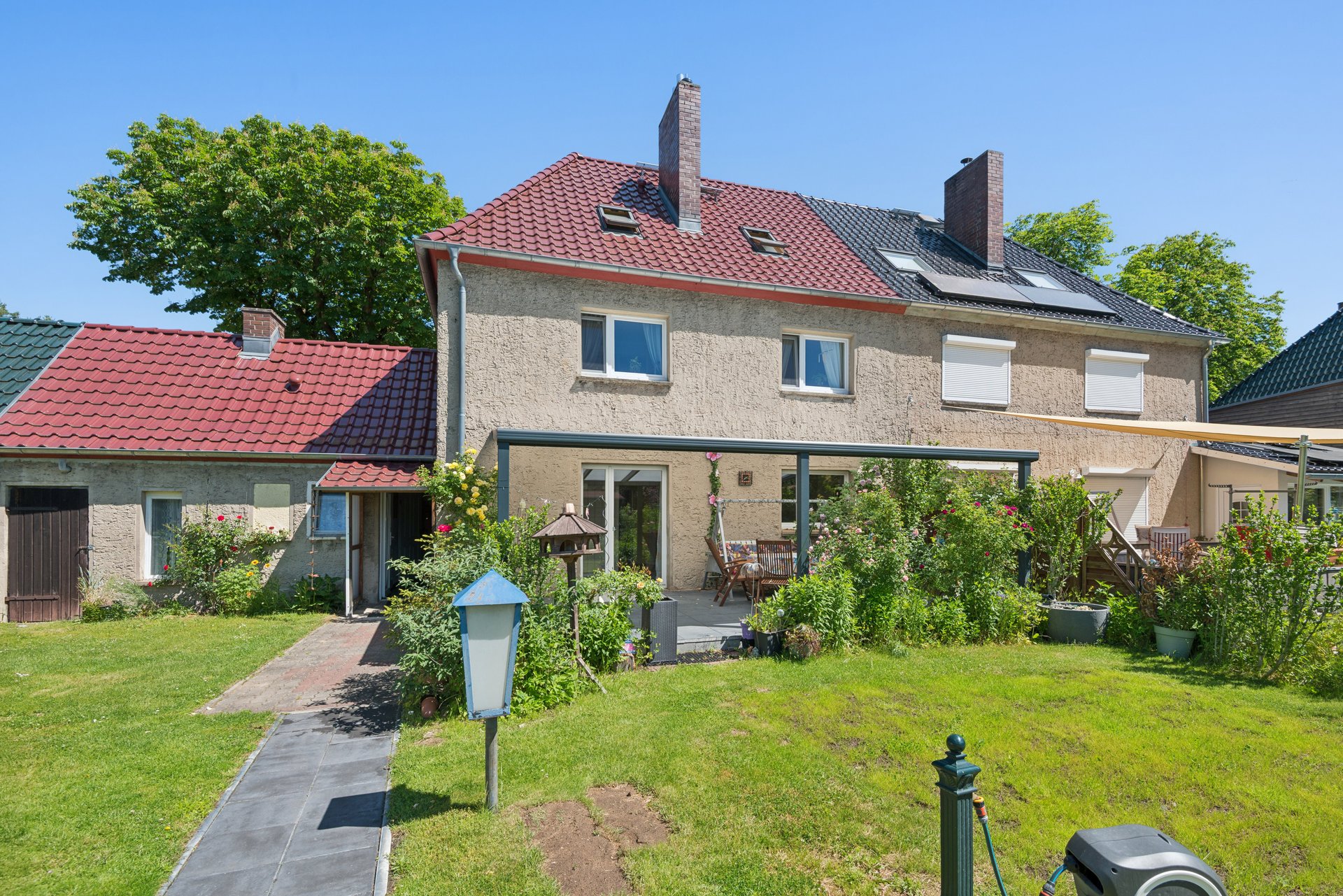 Doppelhaushälfte mit großem Garten in Wassernähe