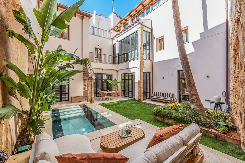 Casa adosada elegante con piscina y jardín en el corazón de Calatrava