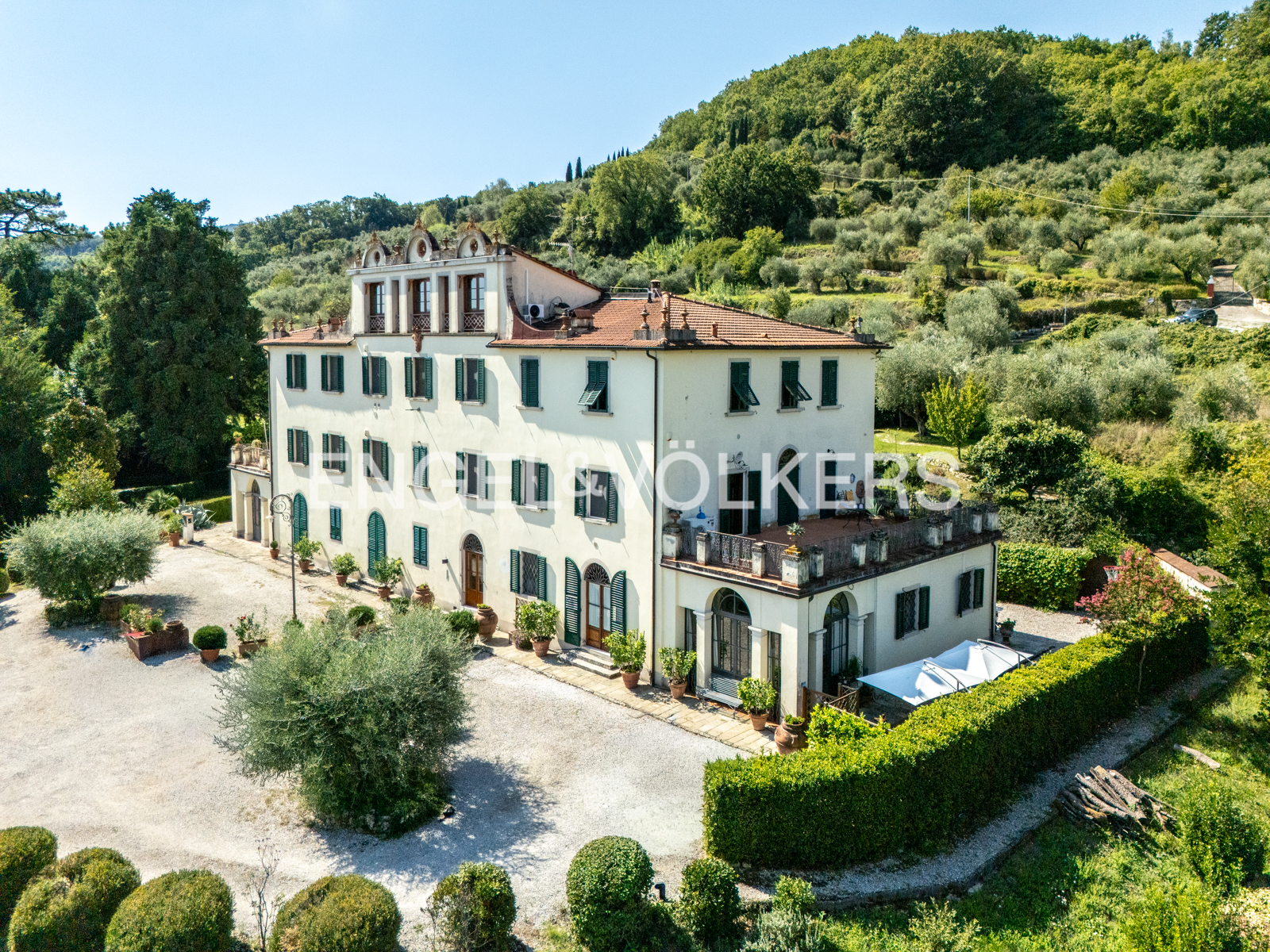 Apartment in a villa amid the greenery of the Pistoia countryside