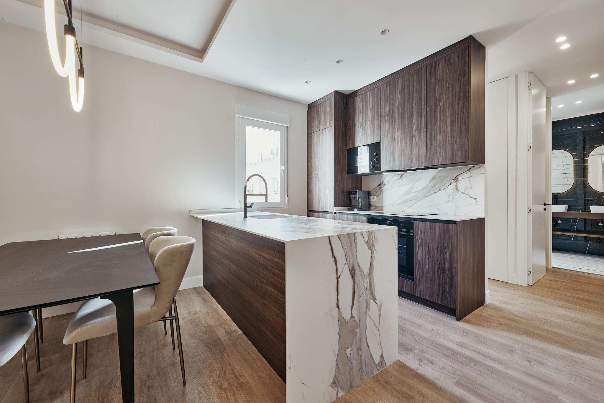 Renovated, furnished high-floor flat steps from Retiro Park