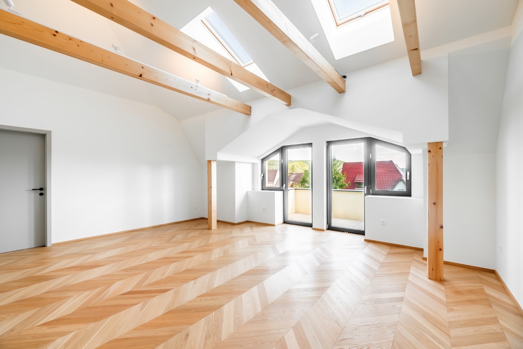 Sale of a 4+kt apartment with a balcony, beautiful views and two parking spaces