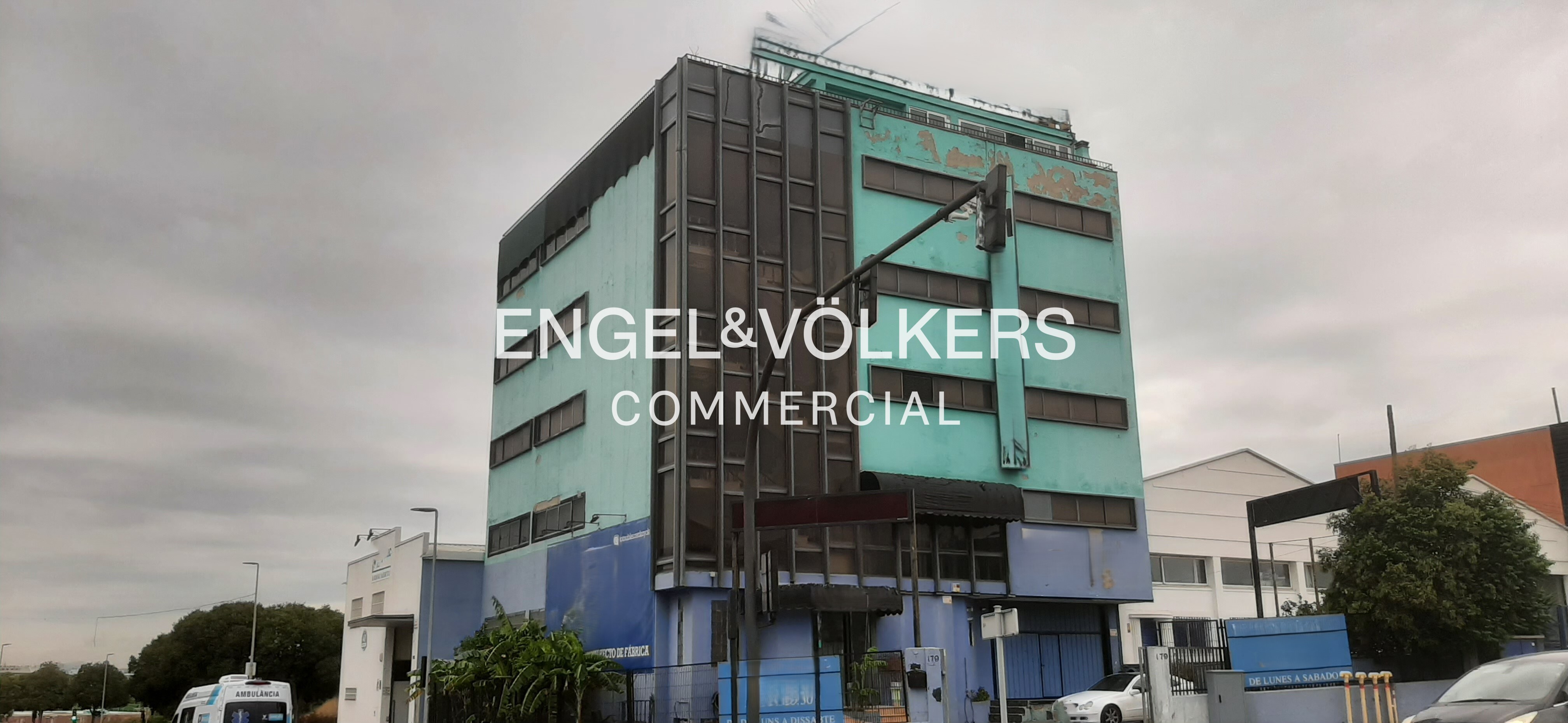 Edificio en venta junto AP7