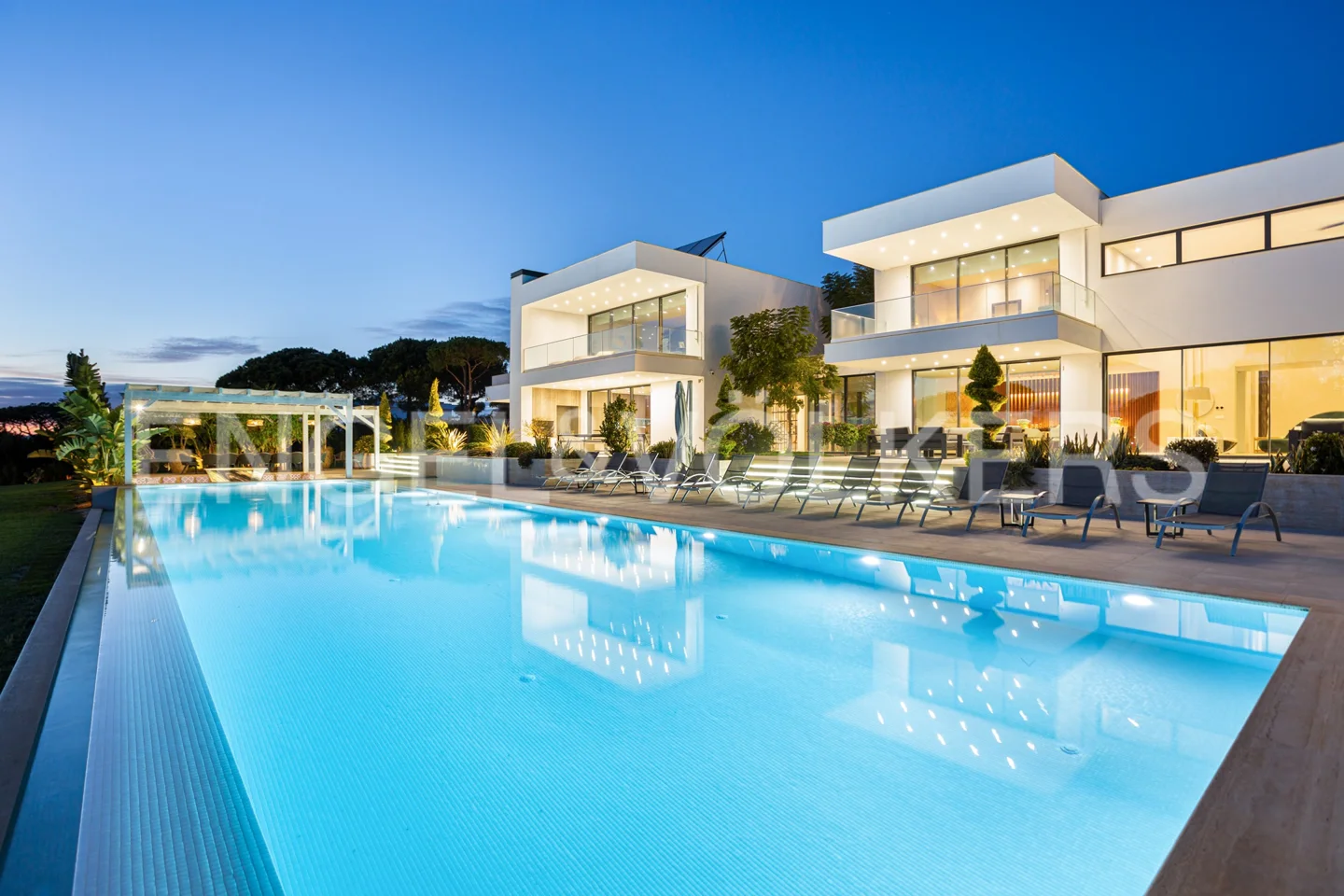 Spectacular modern 8-bedroom villa in Vilamoura