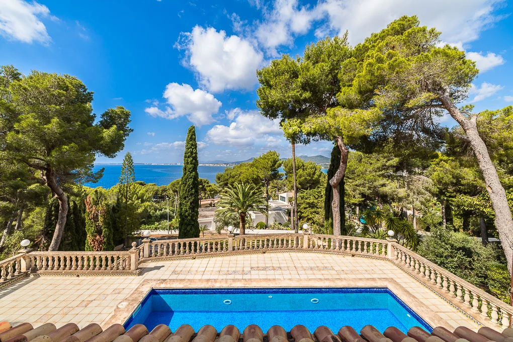 Villa with stunning coastal and sea views in Costa de los Pinos