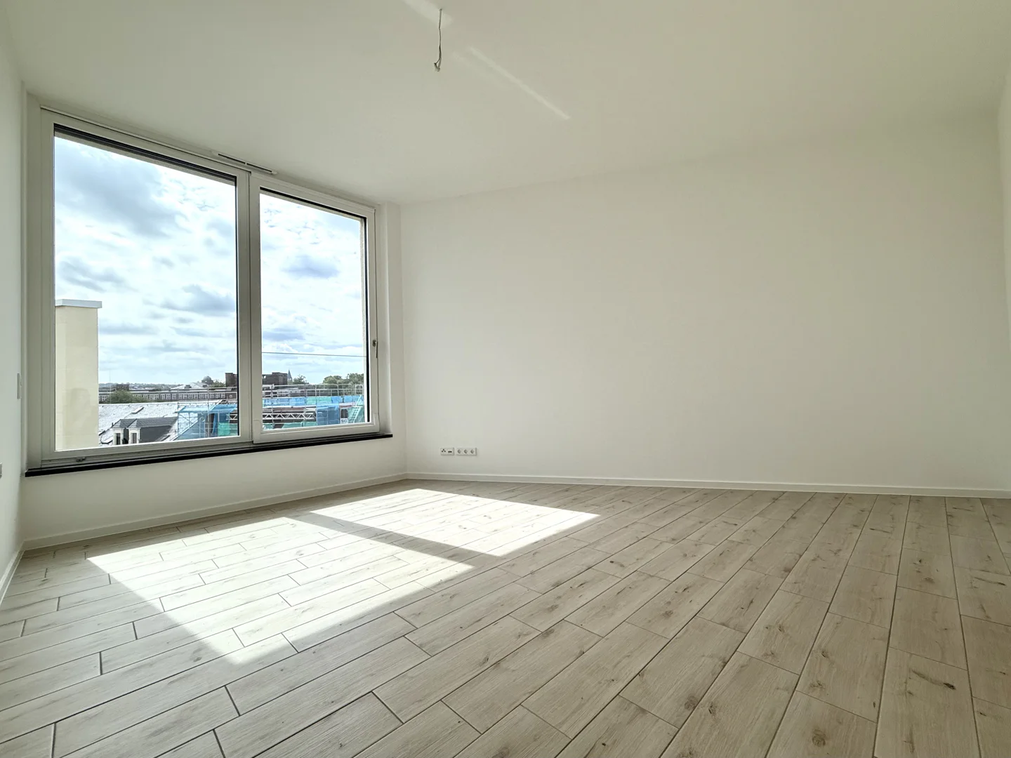 Modernes Stadthaus mit zwei Terrassen & eigenem Parkzugang - Foto 1