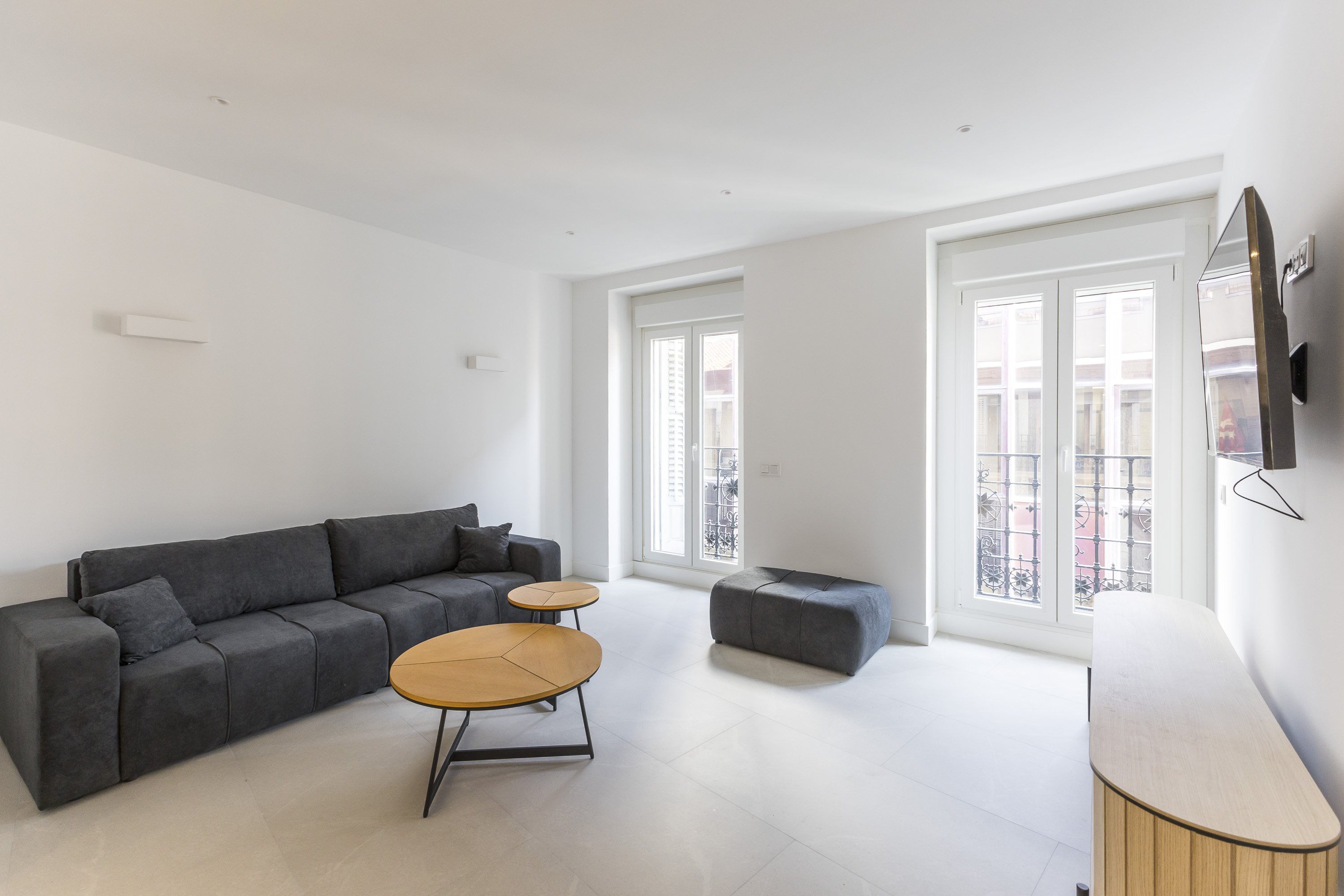 Brand-new exterior apartment with 3 balconies next to Gran Vía