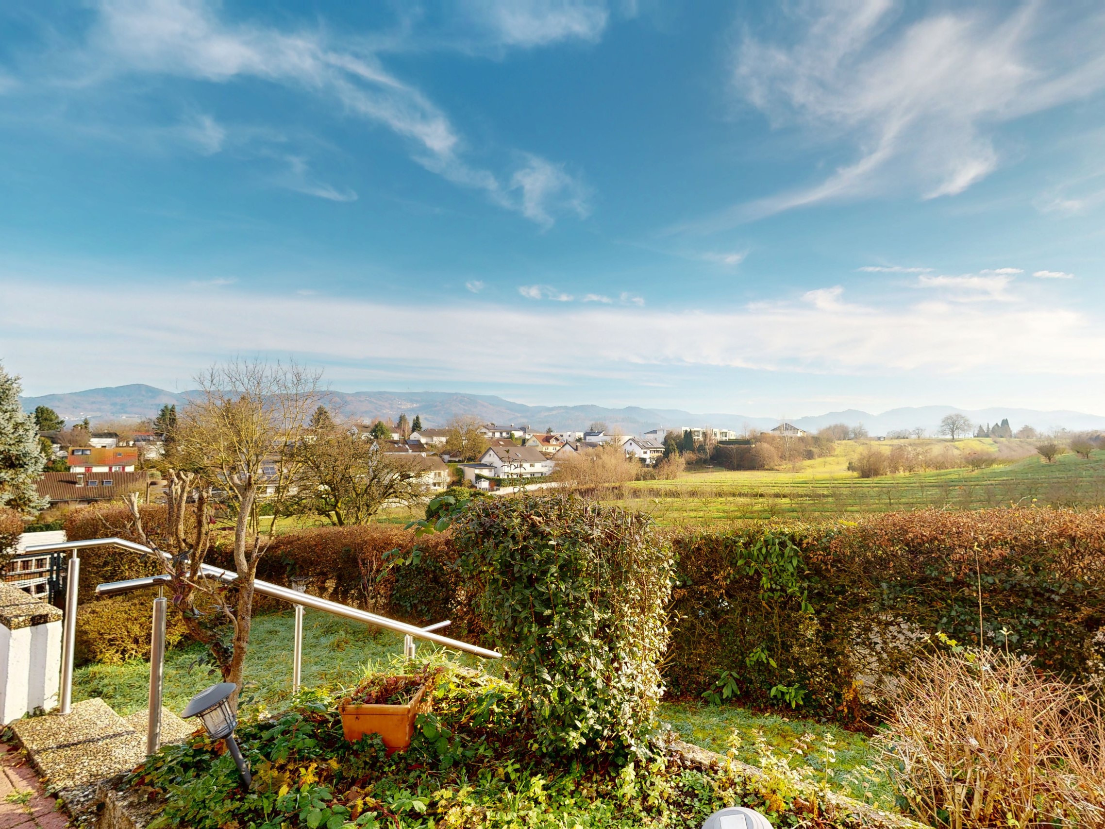 Bungalow in Bestlage von Achern – unverbaubarer Naturblick - großes Grundstück