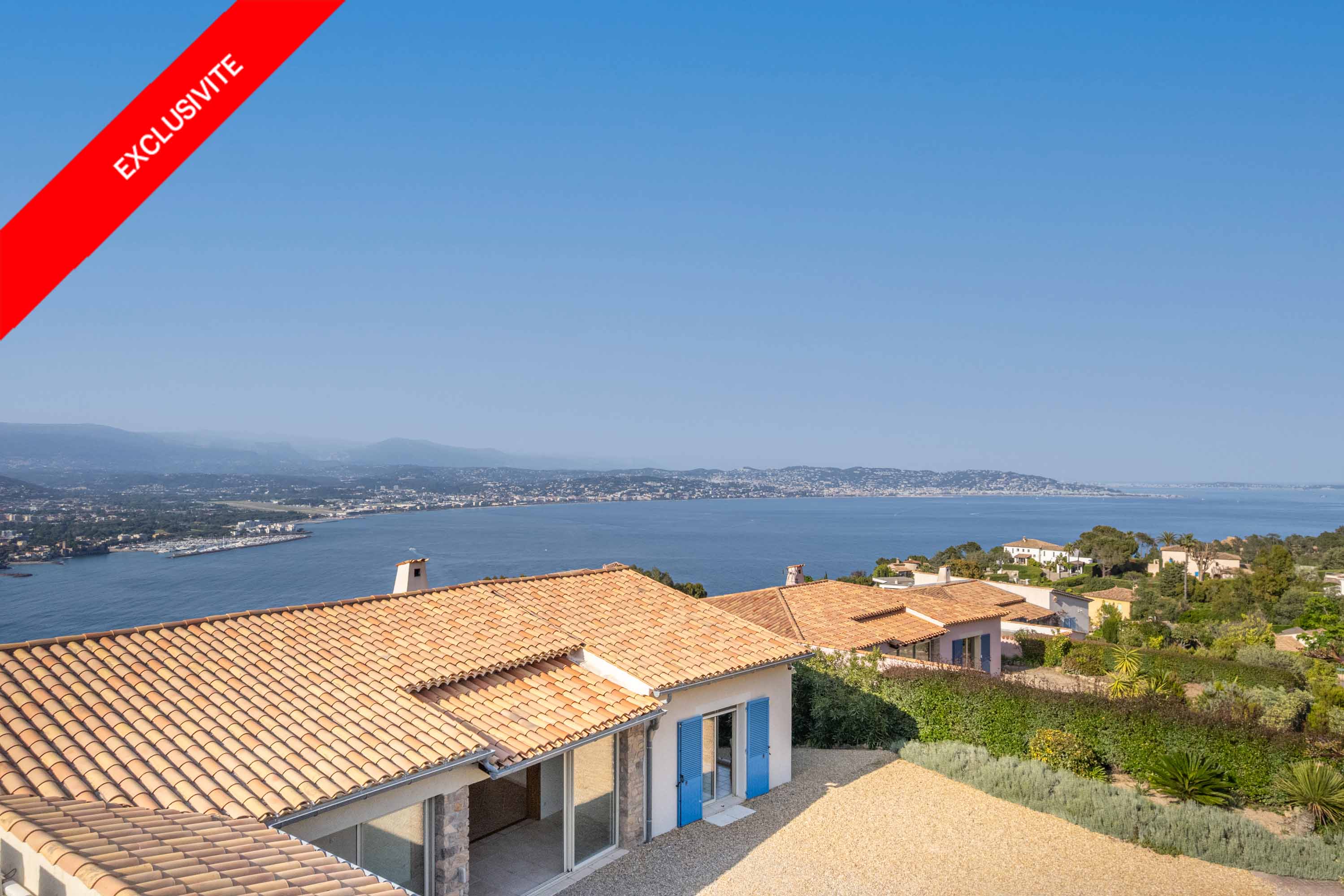 Dominante Villa mit Meerblick und separater Wohnung