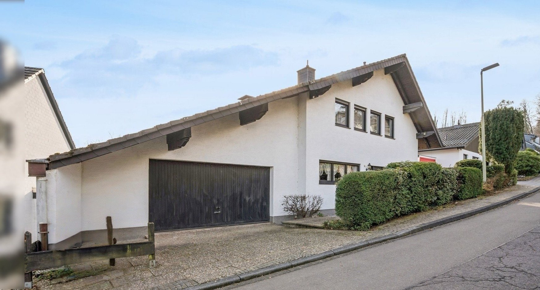 Großzügiges Einfamilienhaus mit unverbaubarem Weitblick in Overath