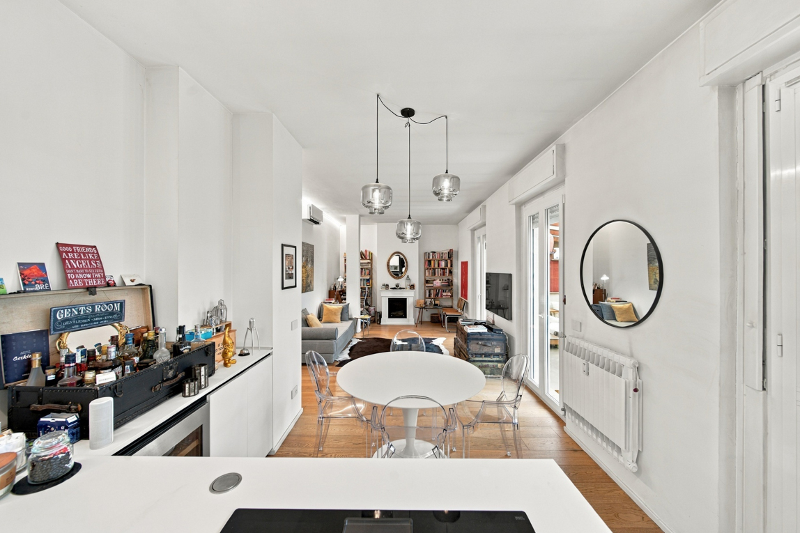Renovated penthouse with a spacious terrace in the heart of Legnano