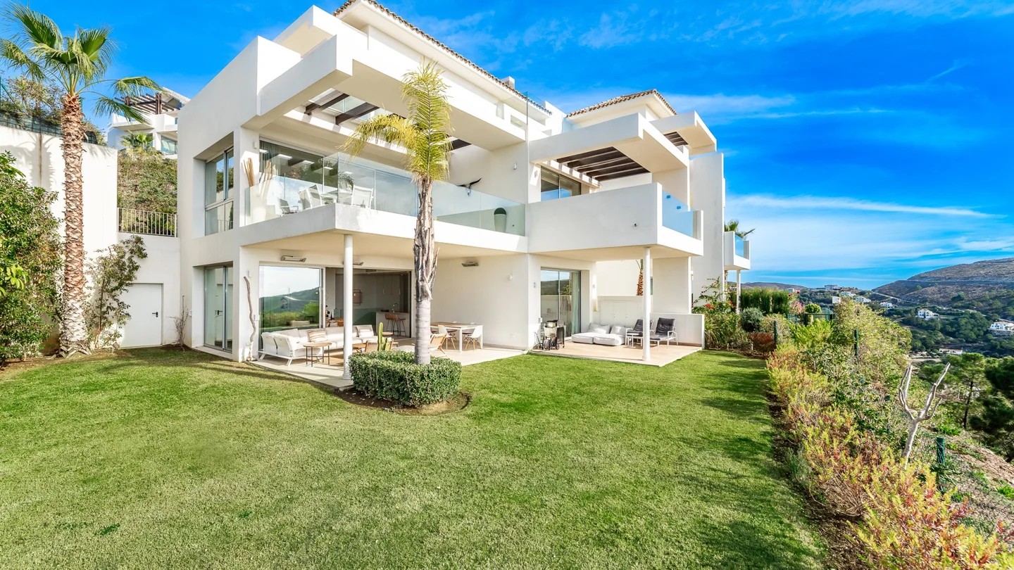 Marbella Club Golf Resort: Duplex Wohnung mit Panoramablick