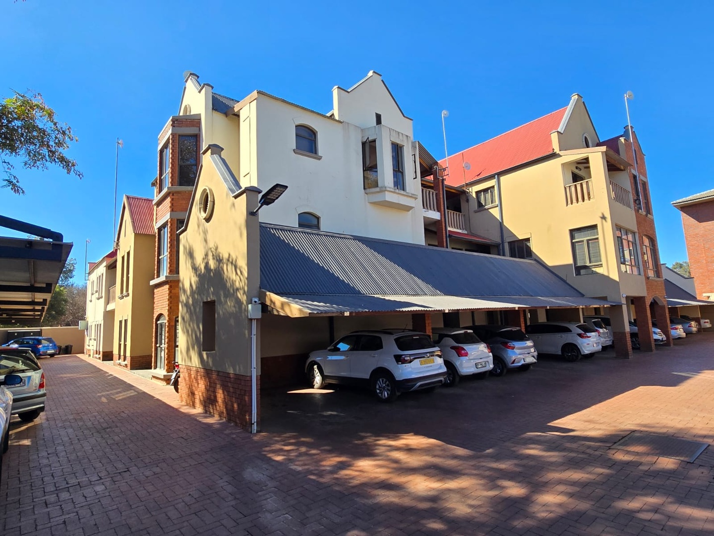 Modern 2 Bedroom Apartment Close to NWU