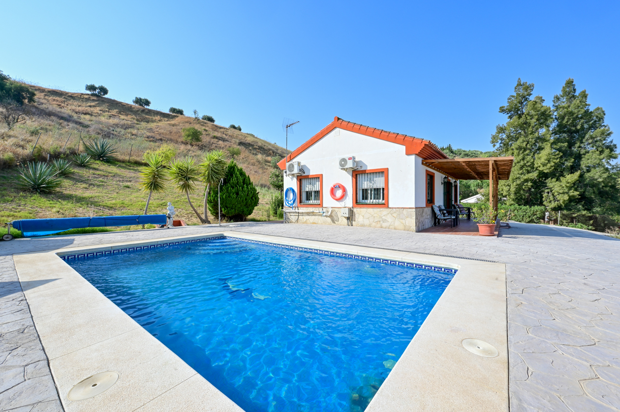Idyllisches Landhaus in Andalusien mit Panoramablick in Coín