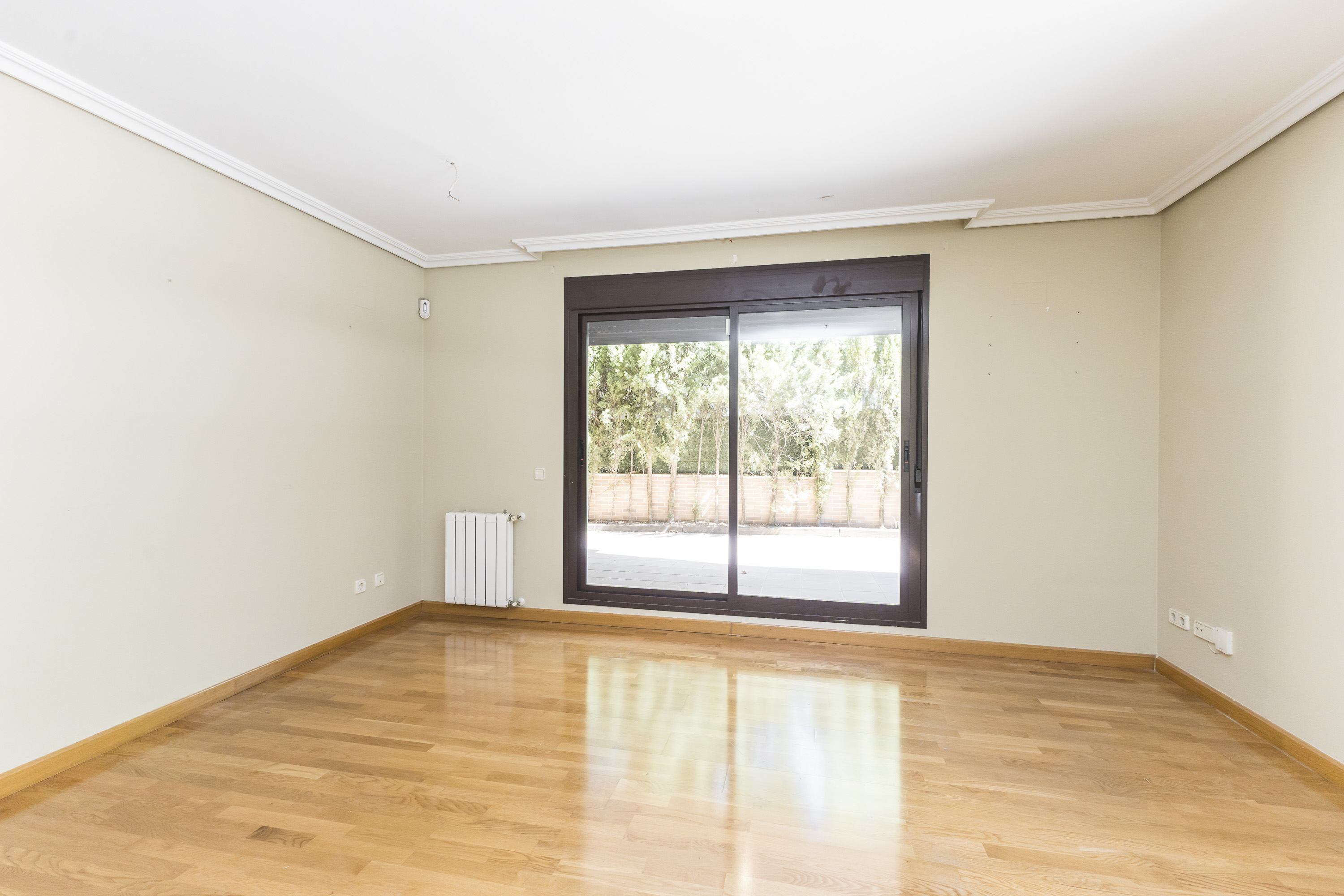 Ground floor with private garden in a quiet residential complex in Las Rozas