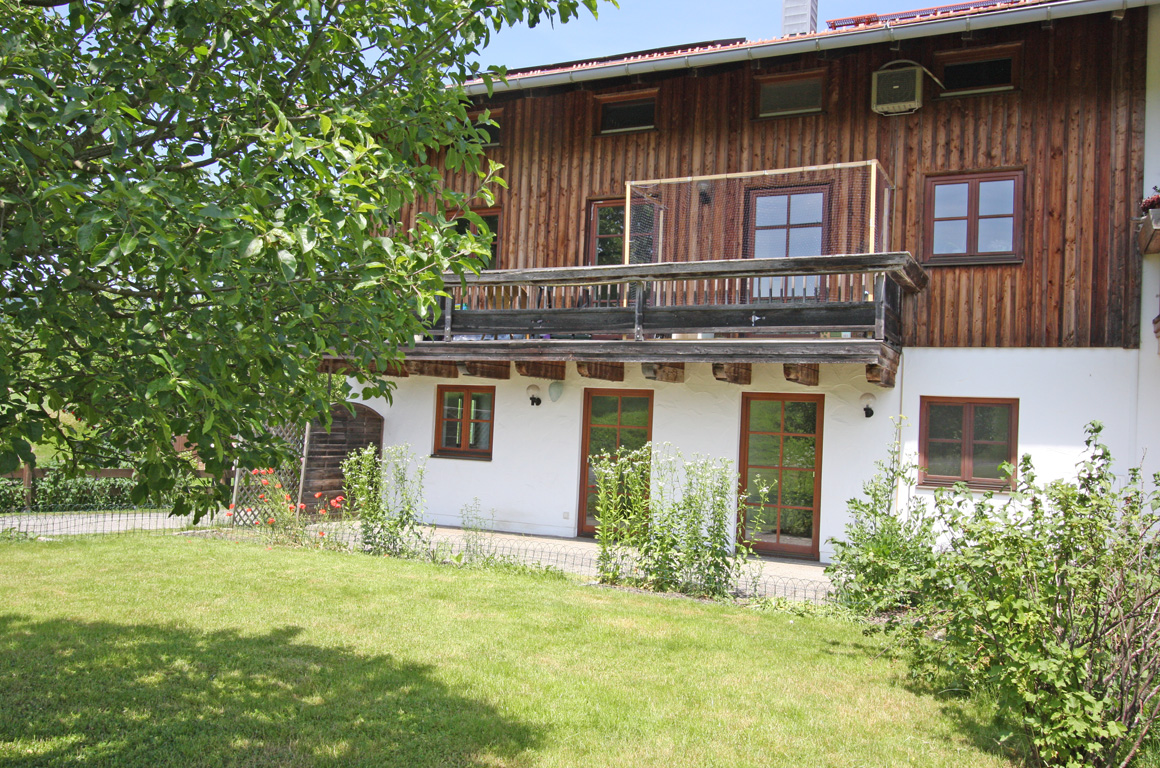 Großzügige Erdgeschosswohnung mit Terrasse und Garten in Ruhelage