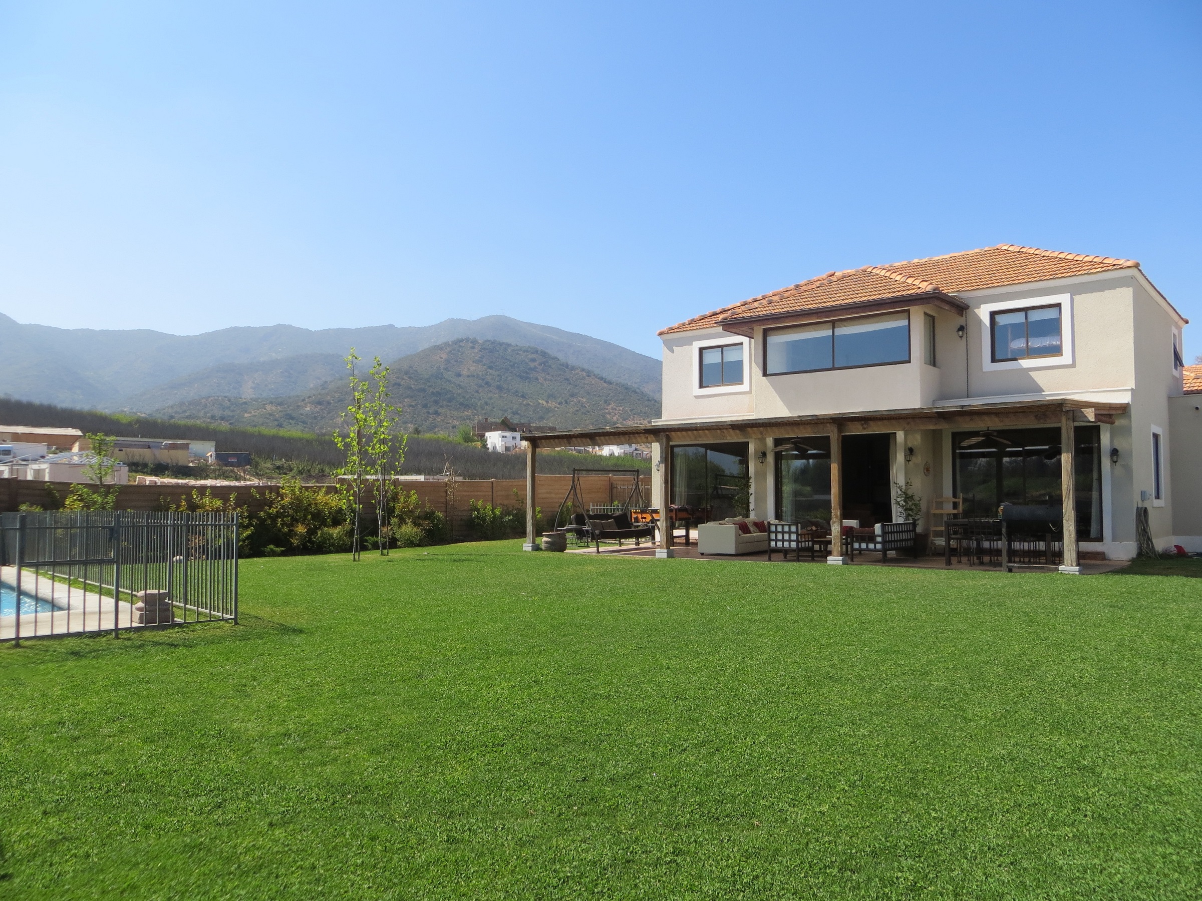 MODERNA PROPIEDAD EN EXCELENTE SECTOR CUMBRES DE NOGALES