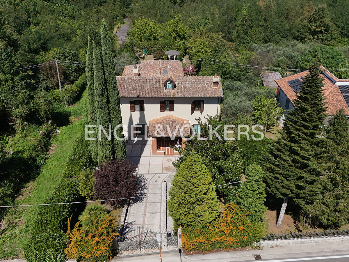 Prestigious countryside villa with pool – Ruviano, Caserta