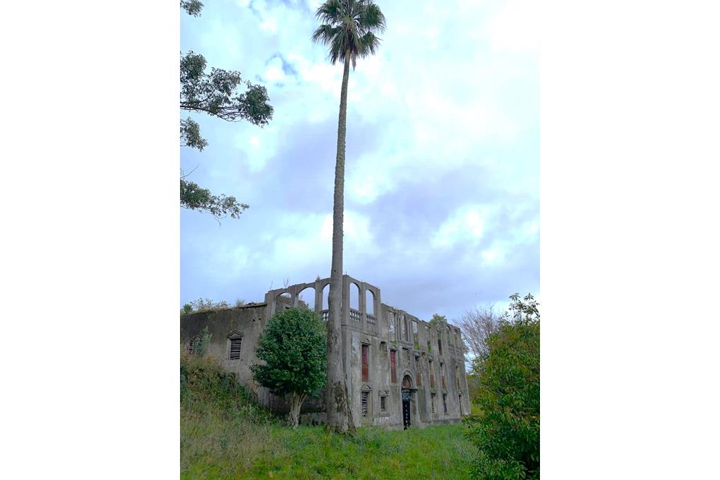 E&V sells the original manor house structure of Lermo with 13,000m2 of land, in Santiago