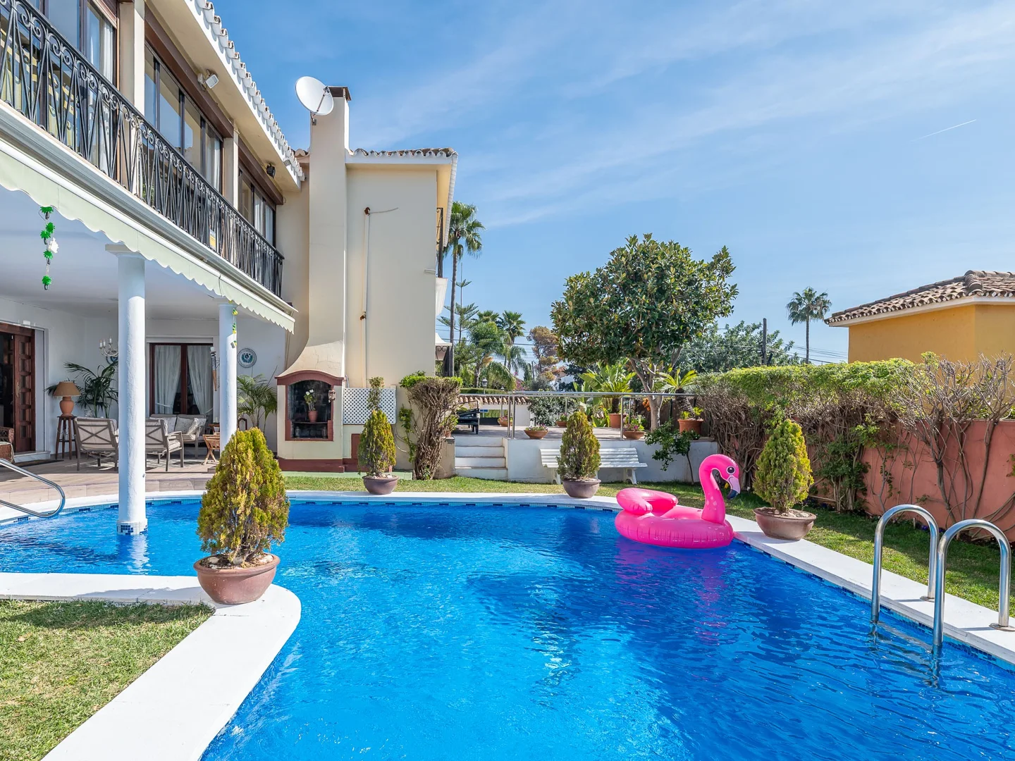 Villa en una tranquila urbanización al lado de la ciudad de Marbella