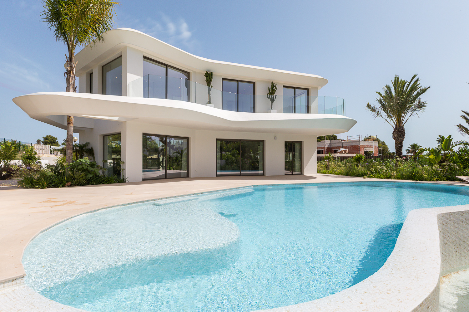 Designer villa in Javea: organic architecture and Mediterranean essence