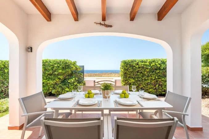 Ferienvermietung - Mediterrane Villa nur wenige Schritte vom Meer entfernt in Cap d’Artrutx, Menorca