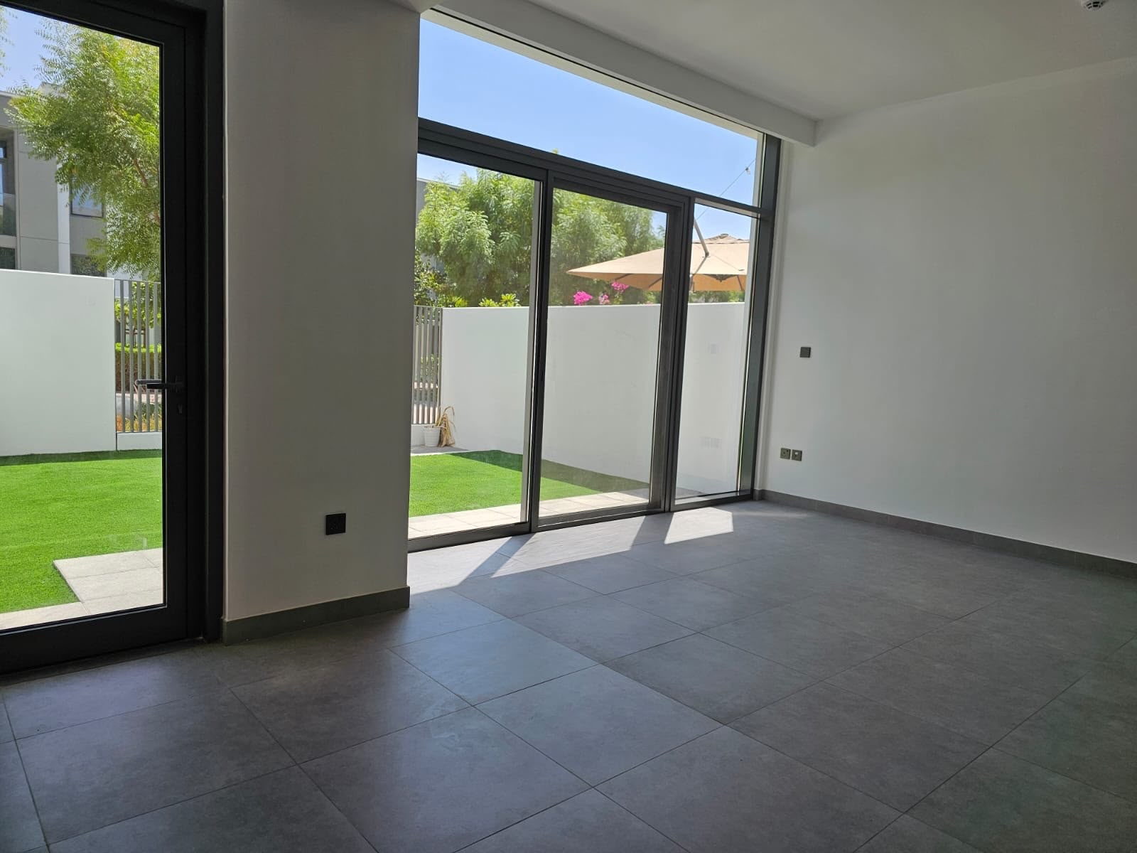 Vacant l Ready to Move in l Near Amenties