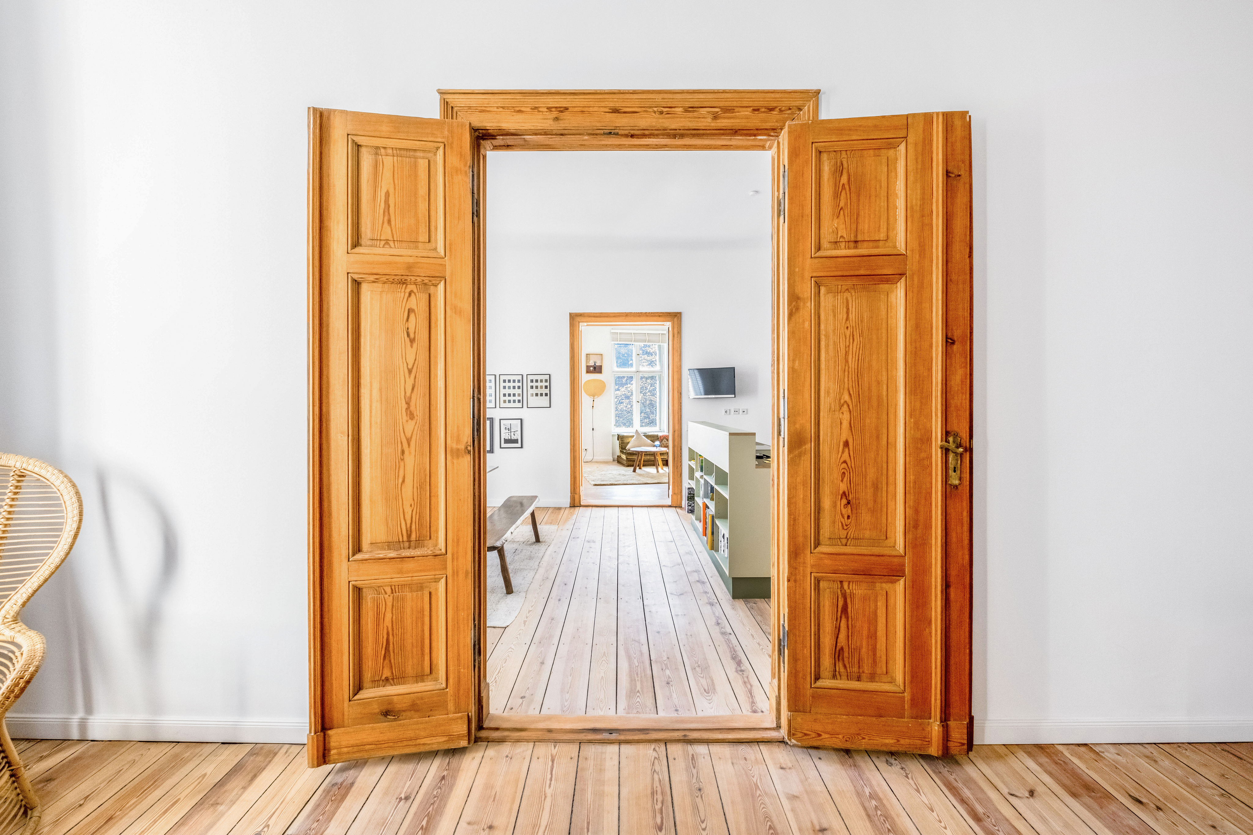 Elegantly renovated historic stucco building with two balconies and views in Akazienkiez