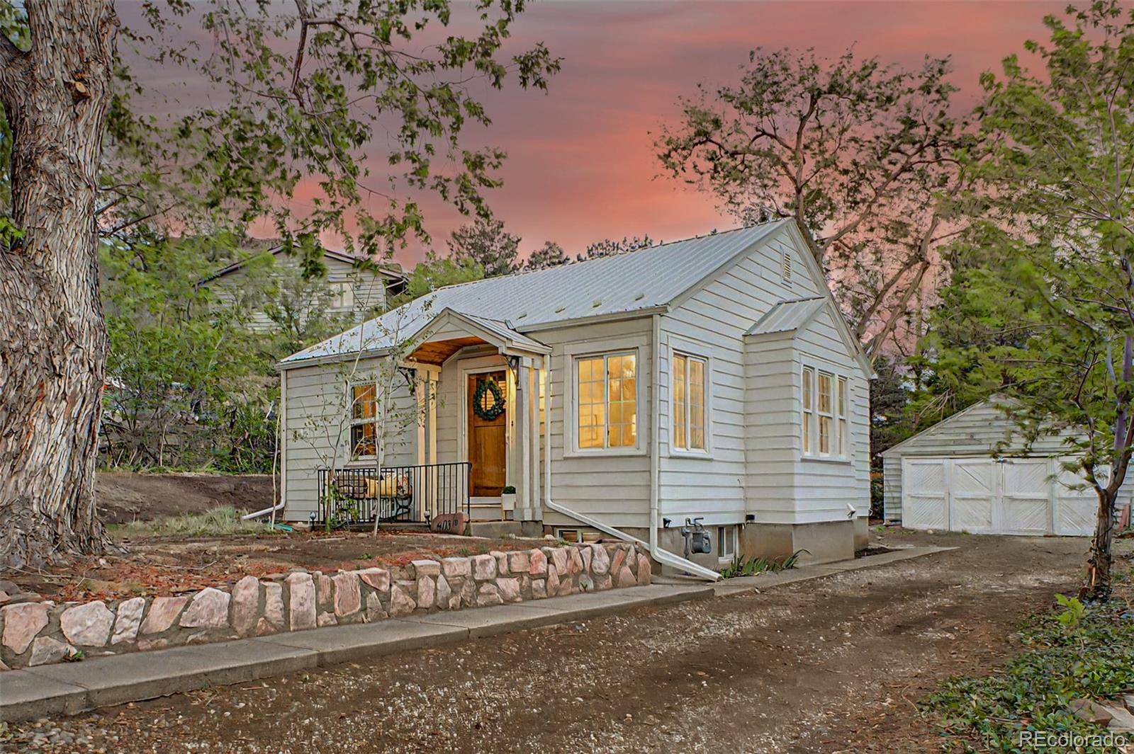Modern Comfort In Golden’s East Historic District