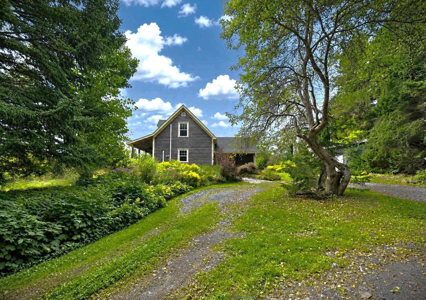 Traditional Farmhouse built 2003 on an Early Settlement