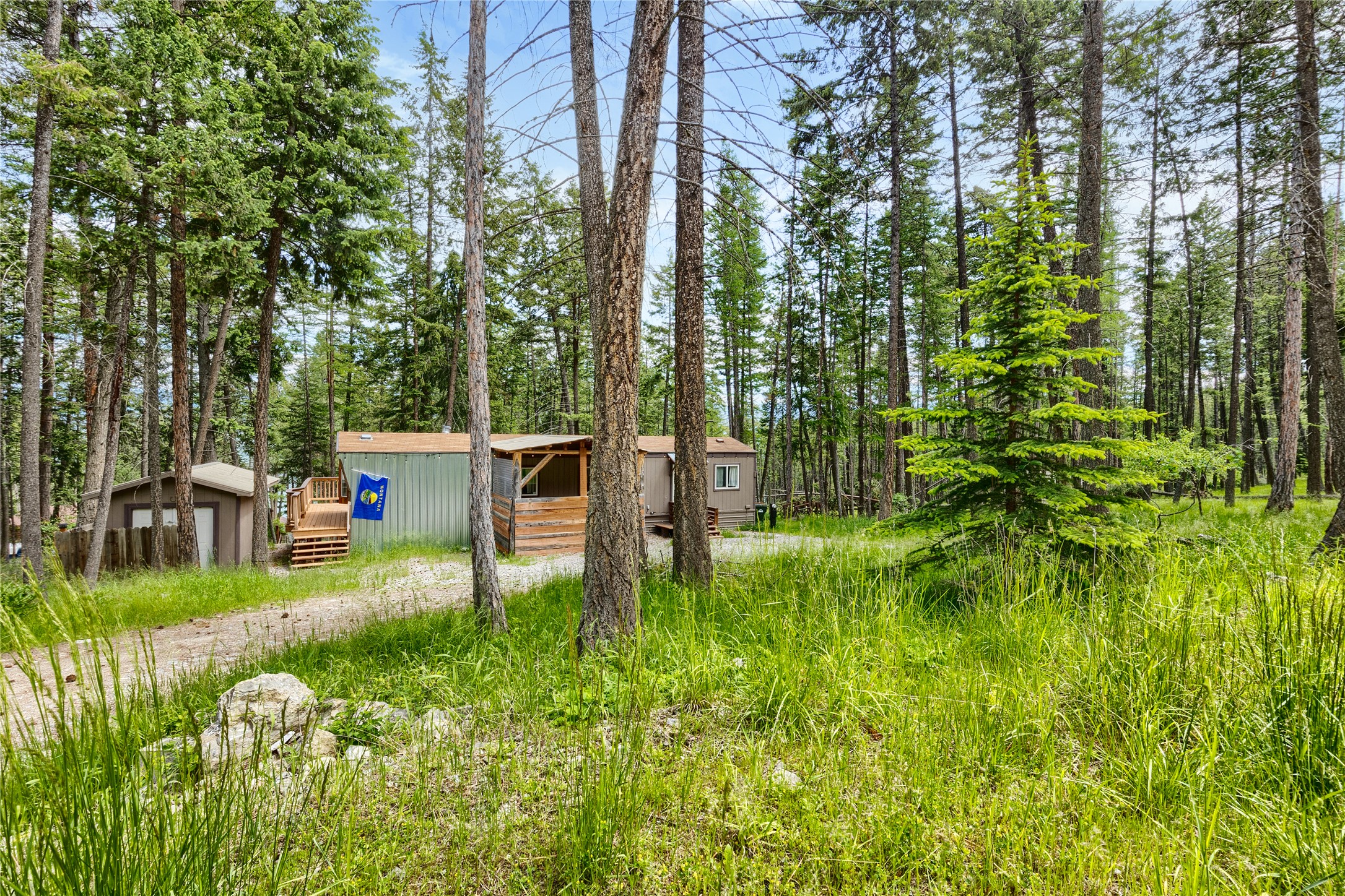 Prime Location in Lakeside with HOA Lake Access