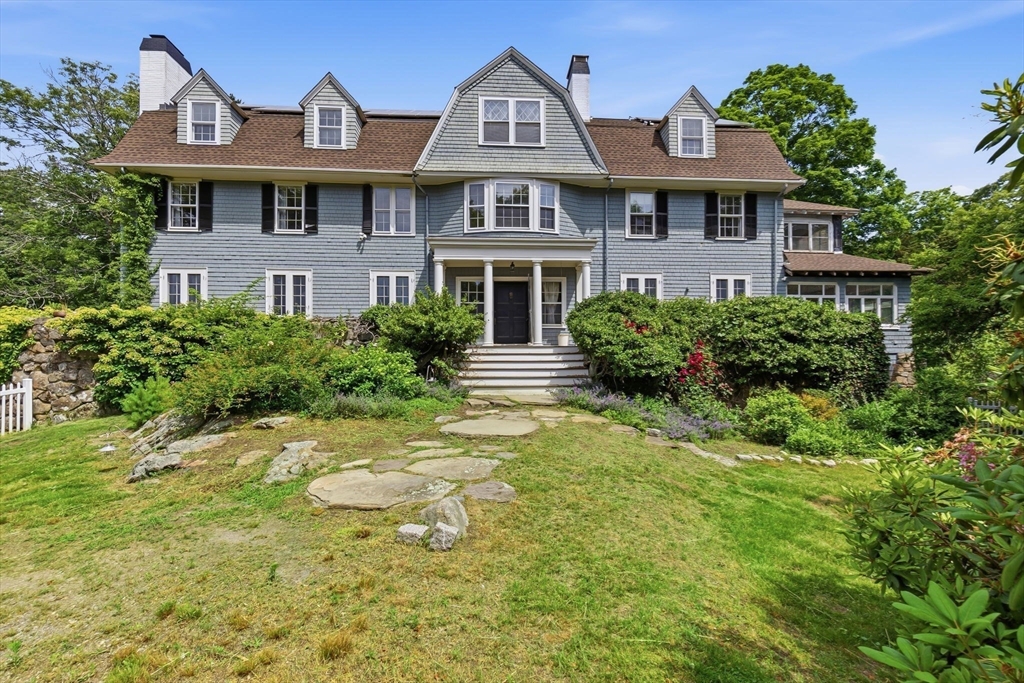 Elegant and Grand Rose Ledge