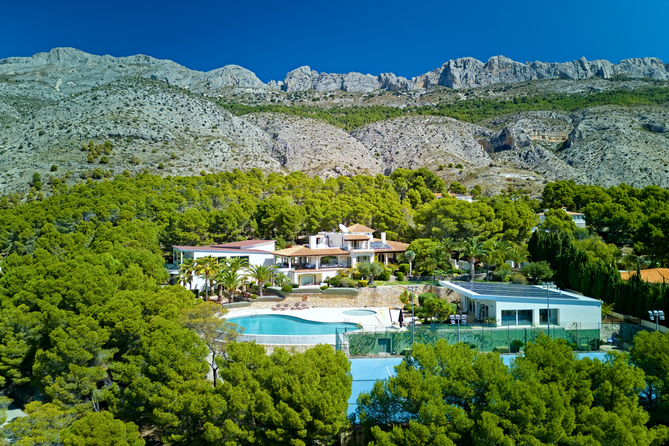 Stunning mansion with sea views and tennis court