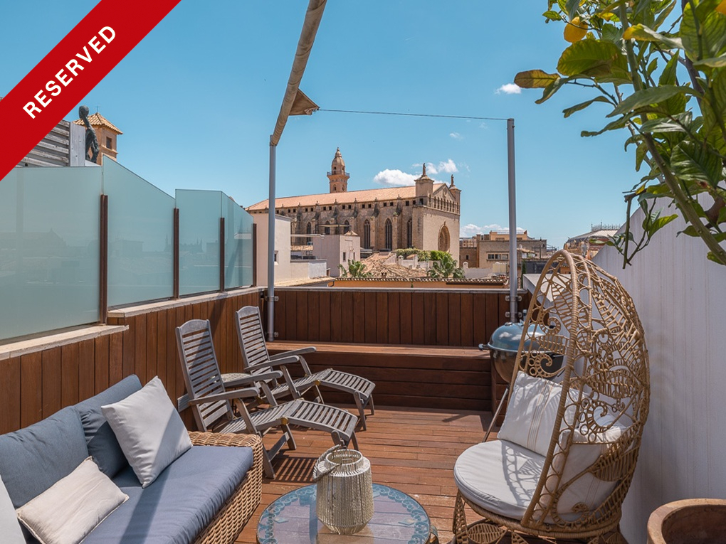 Ático dúplex de ensueño en palacio del casco antiguo, con terraza y vistas magníficas