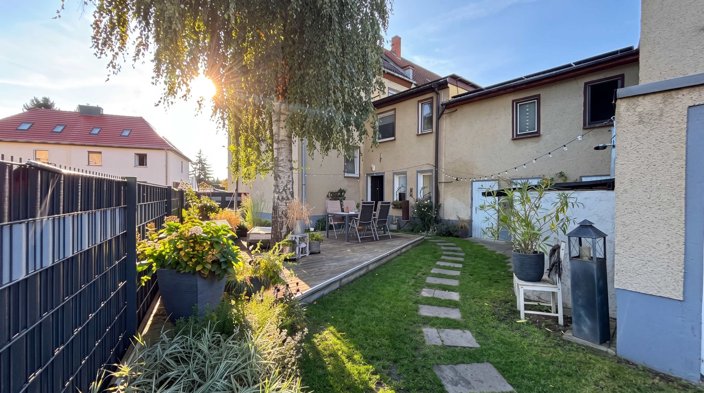 Doppelhaushälfte in ruhiger Lage mit Garten und Garage