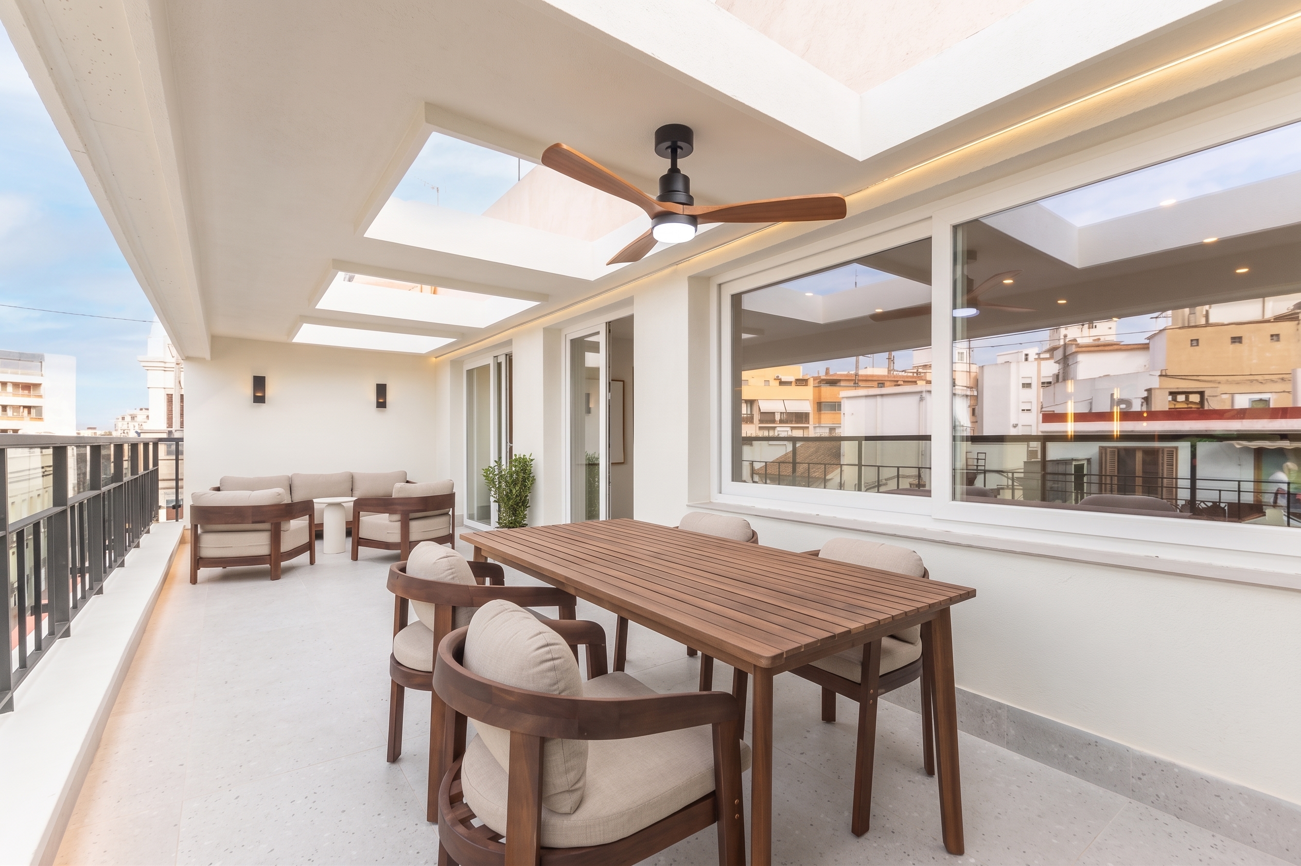 Brand-new renovated penthouse with garage in Pla del Remei