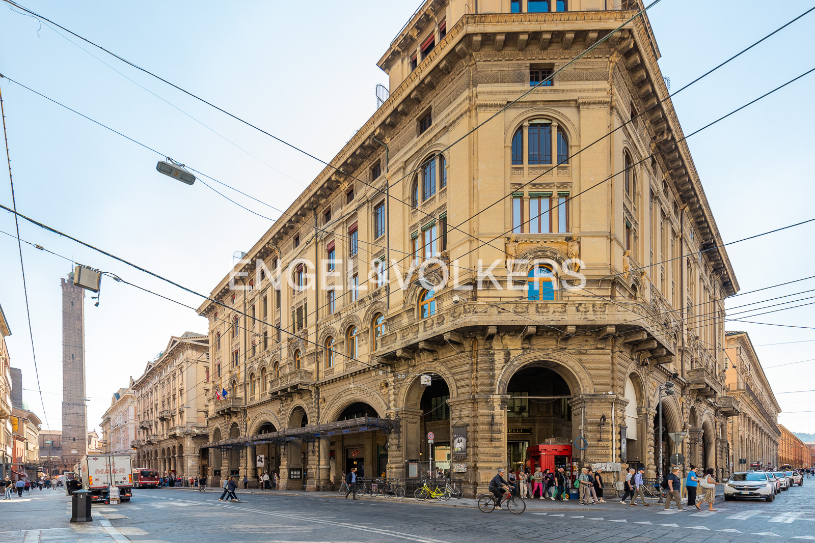 Elegant office on Rizzoli Street