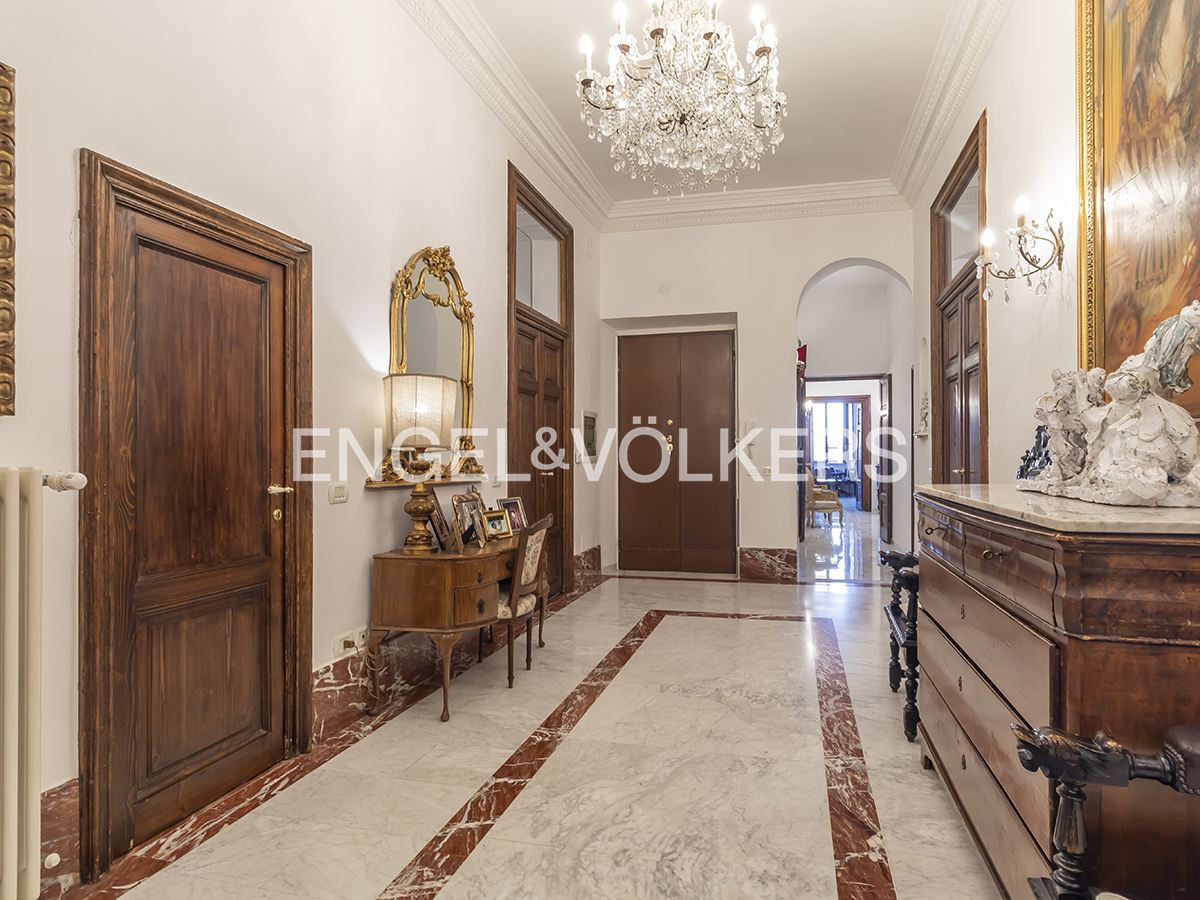 Period residence with panoramic views, Monti District